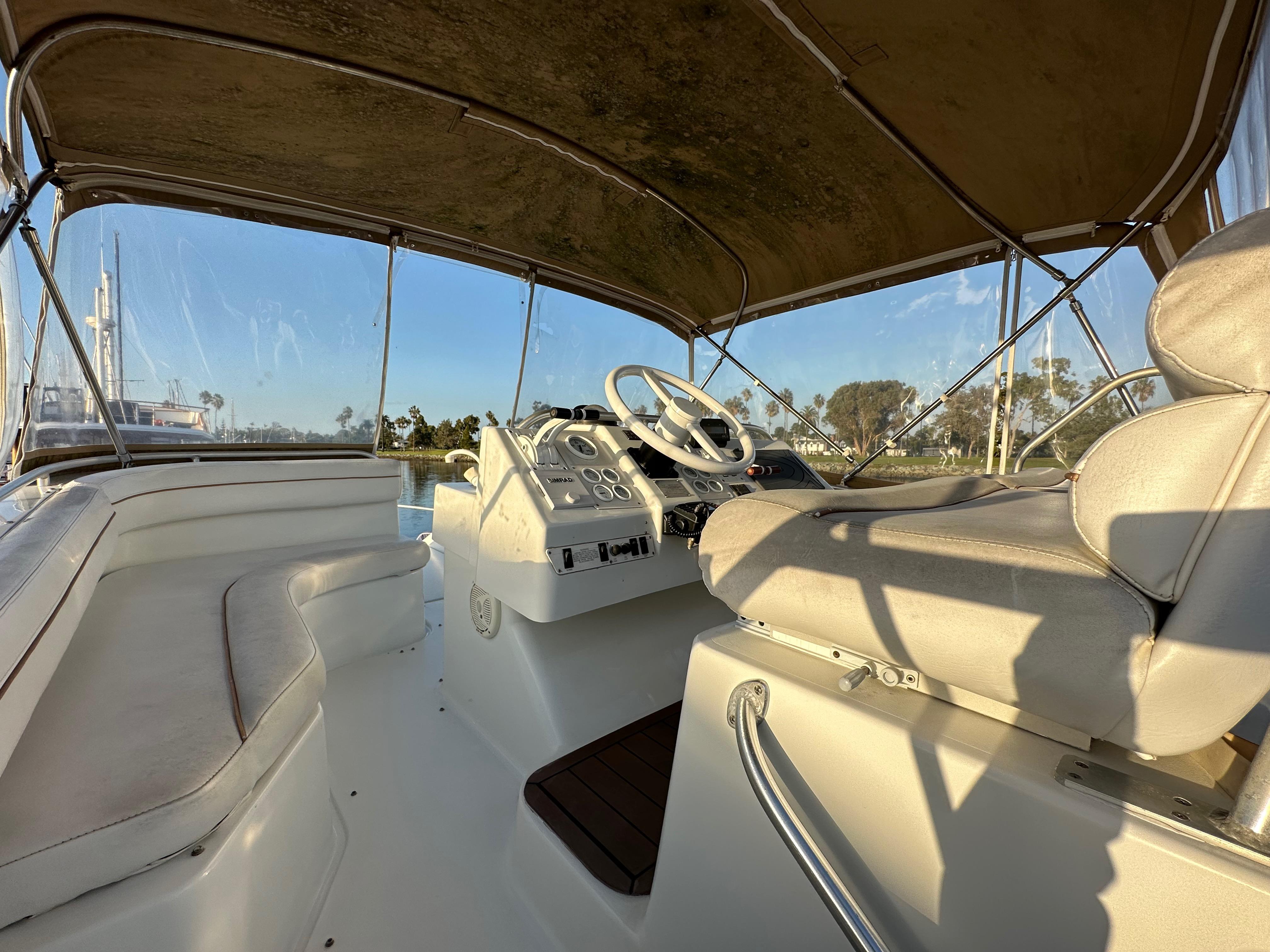 Image [9] of 1994 Mainship 40 Sedan Bridge
