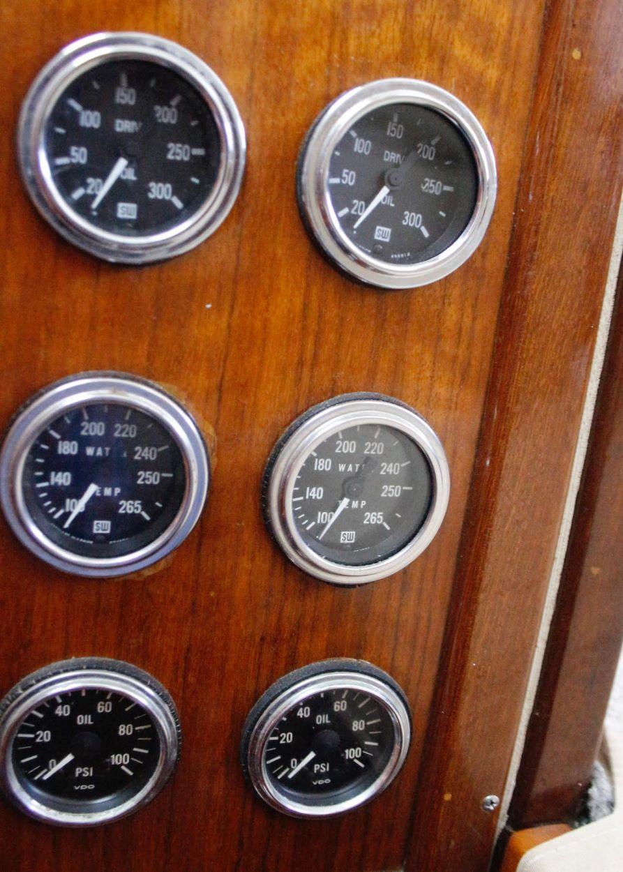 Engine gauges in salon