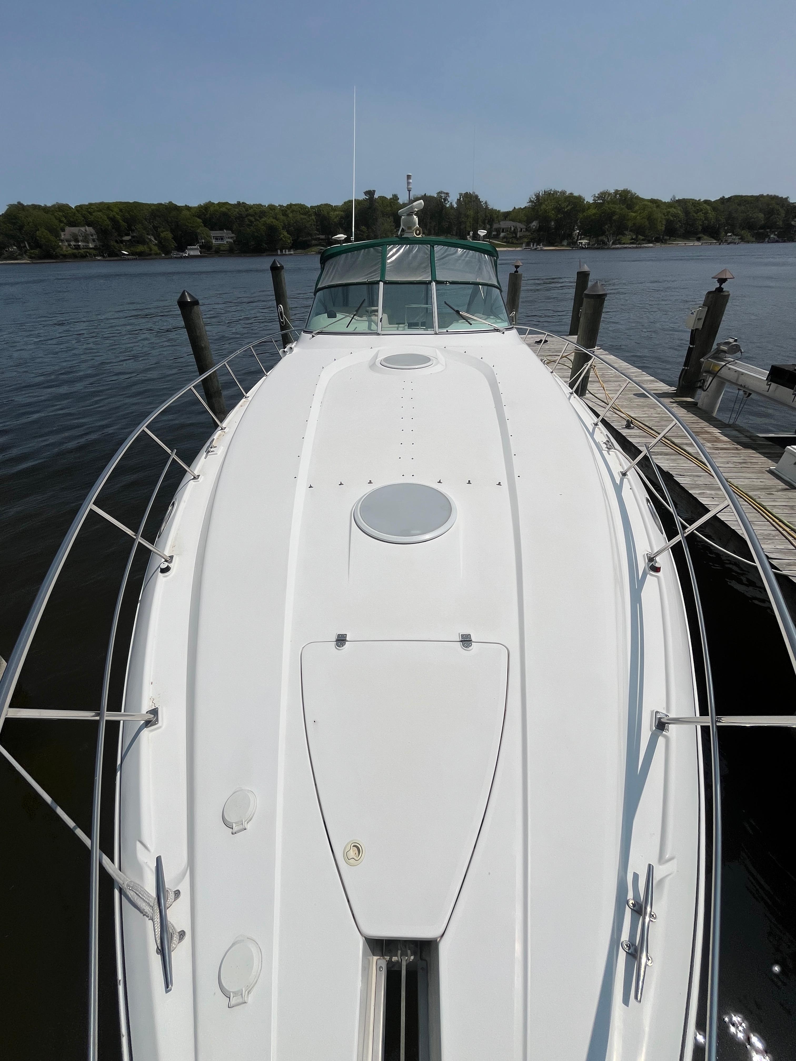 1999-cruisers-yachts-4270-esprit-power-9821499-980709686-0-010620251826-25
