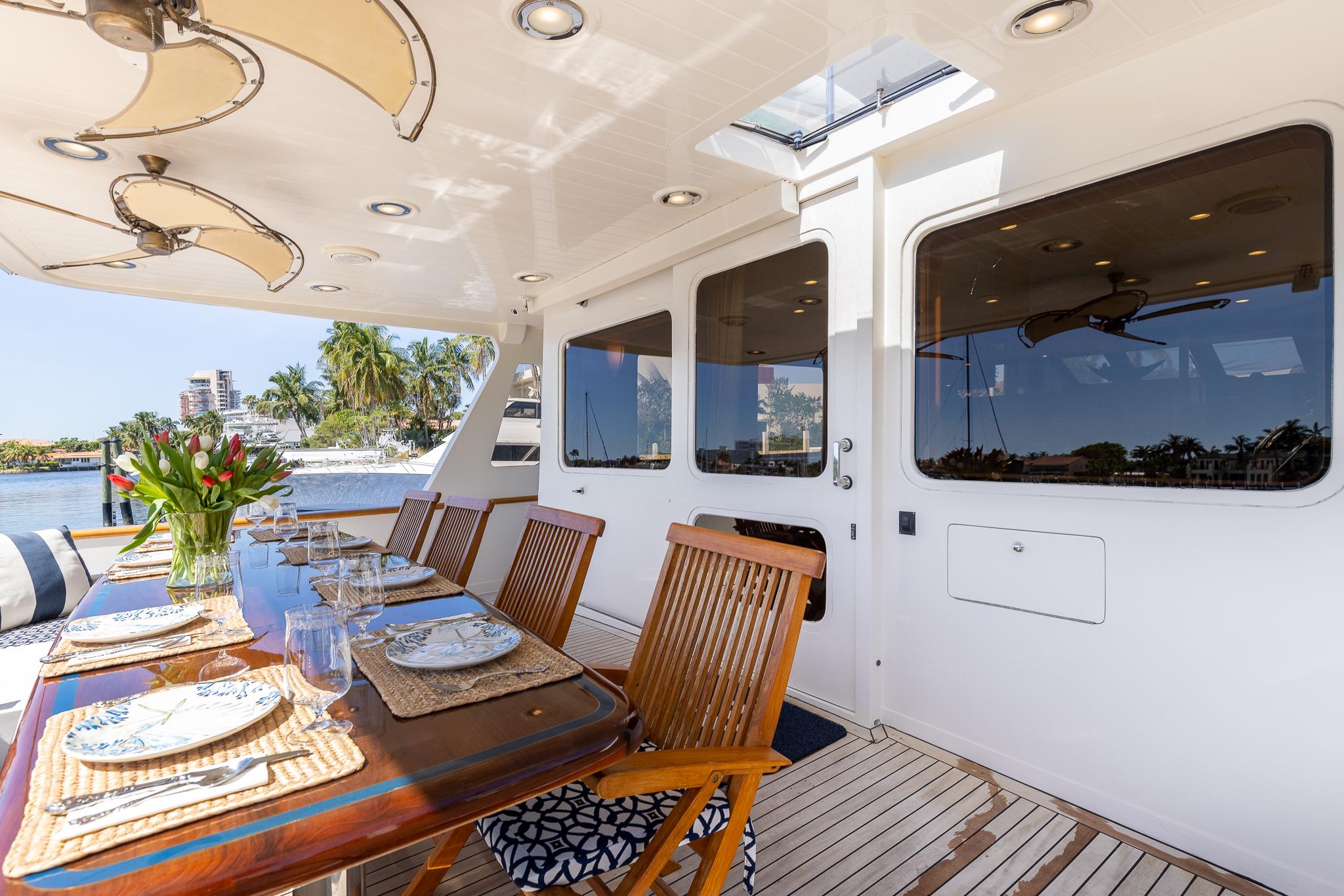 Offshore 72 Sunshine - Aft Deck, Seating with Dining Table