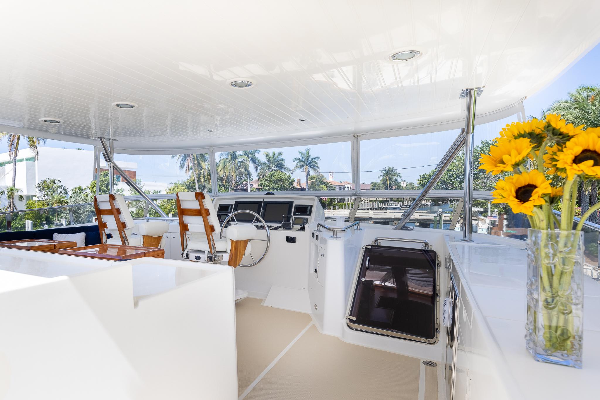 Offshore 72 Sunshine - Flybridge Electronics and Helm Chairs