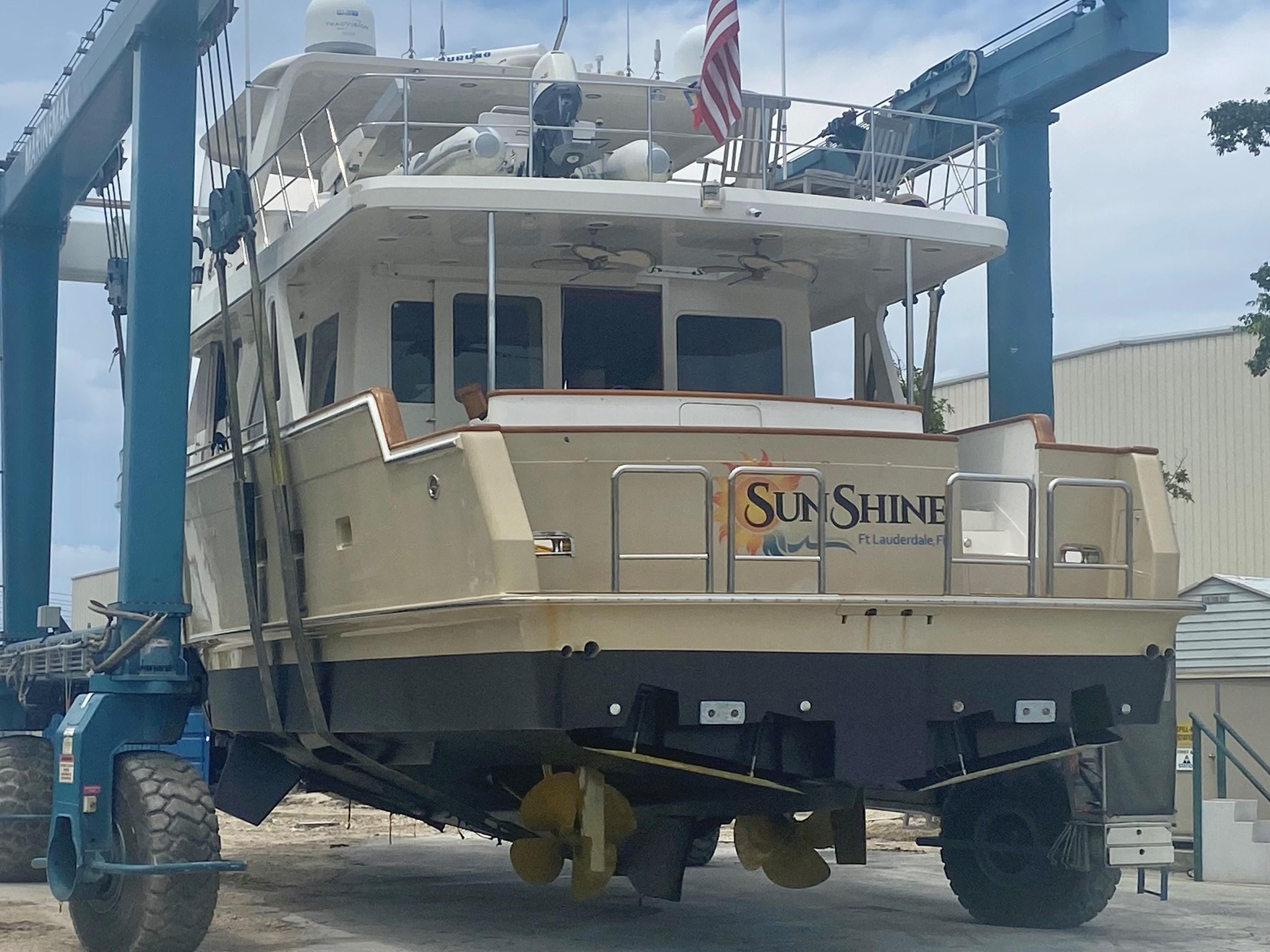 Offshore 72 Sunshine - Out of Water