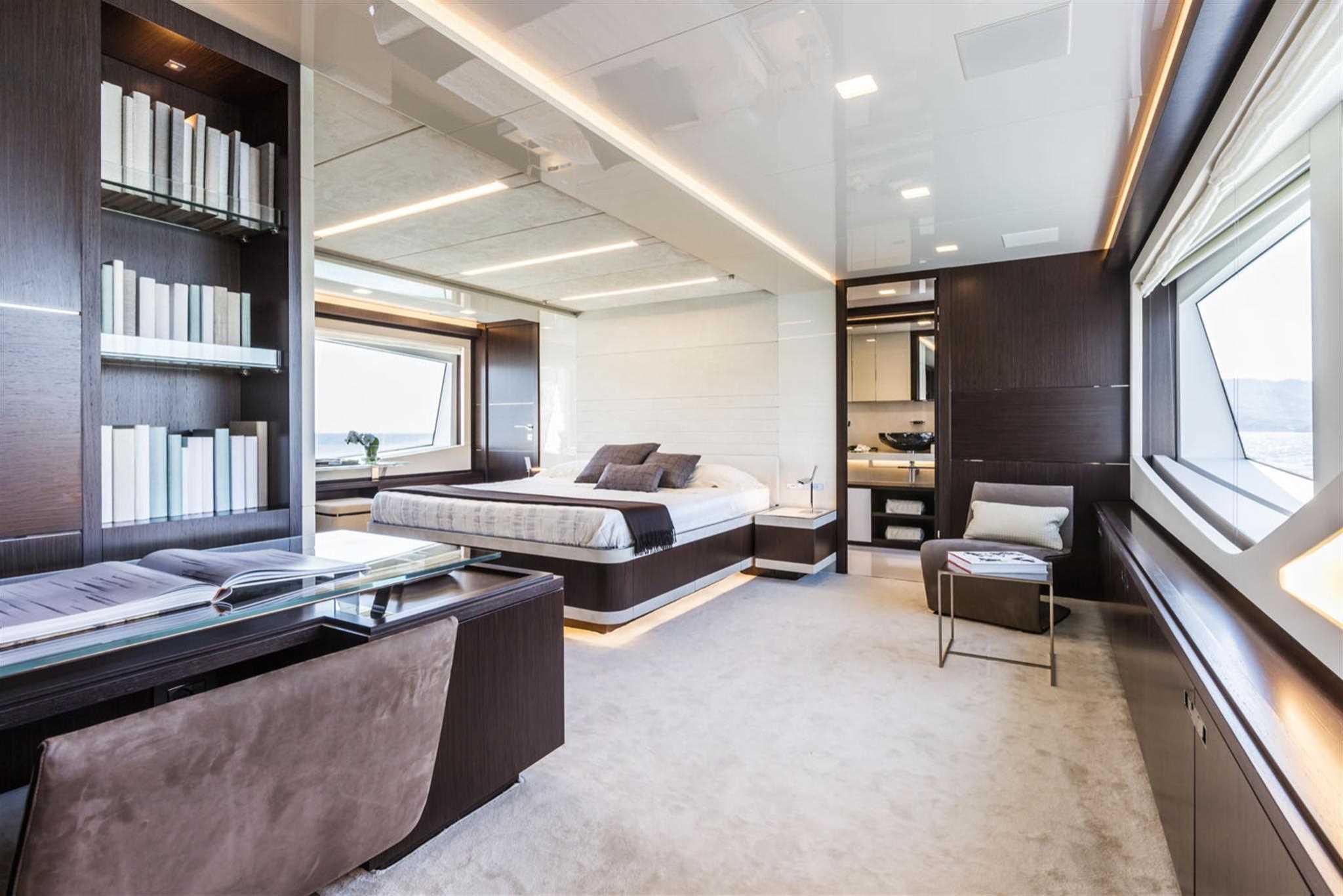 2019 Custom Line Navetta 33 Maria Theresa