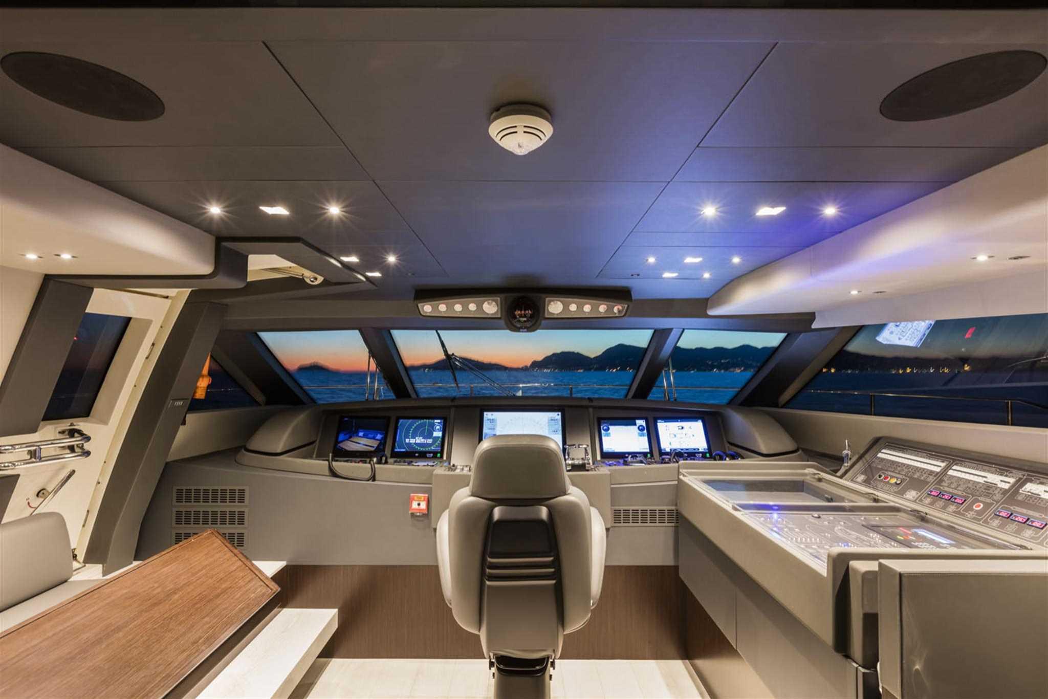 2019 Custom Line Navetta 33 Maria Theresa
