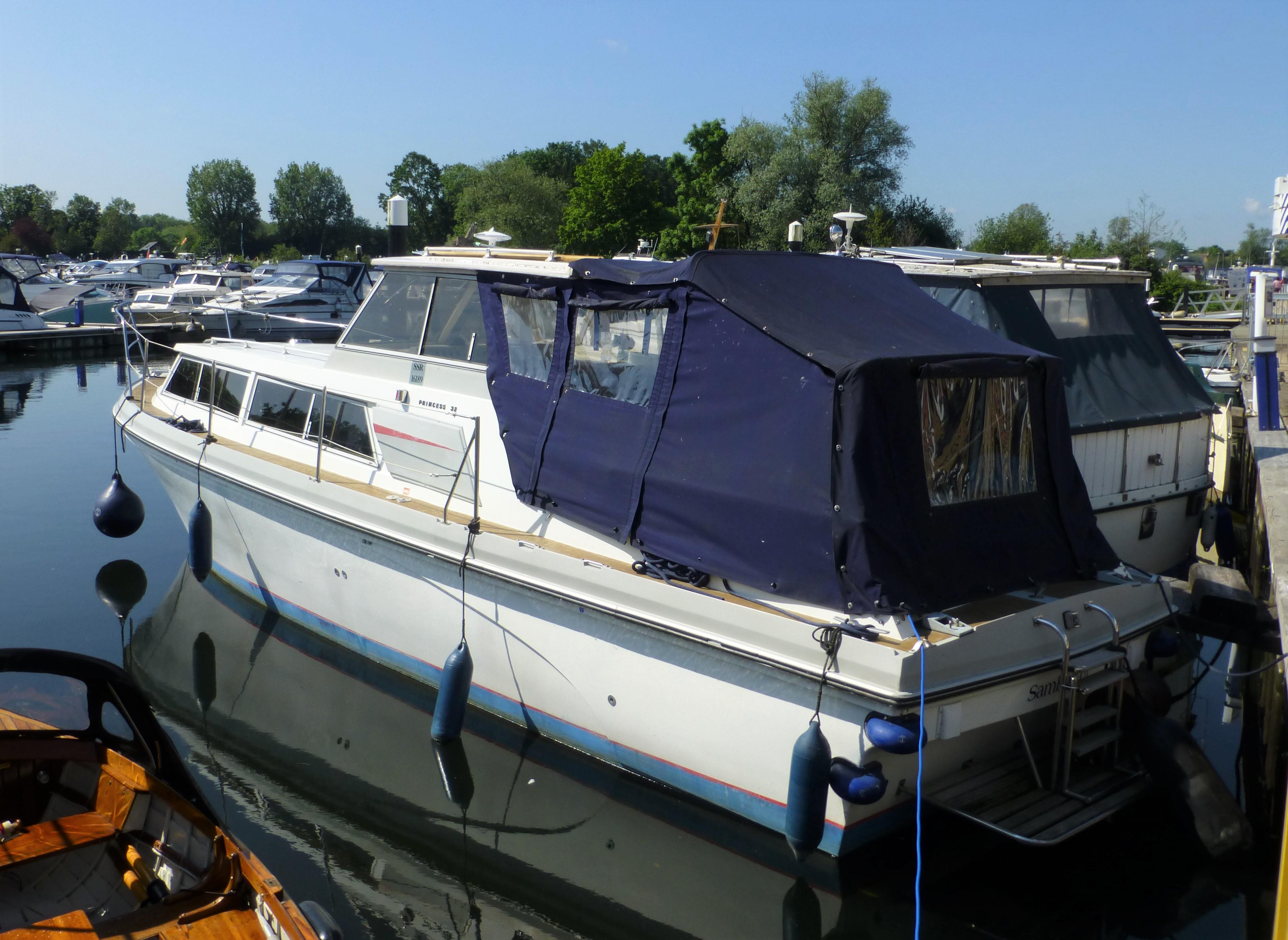 Princess 32 Boat Showrooms London, Harleyford, Hamble