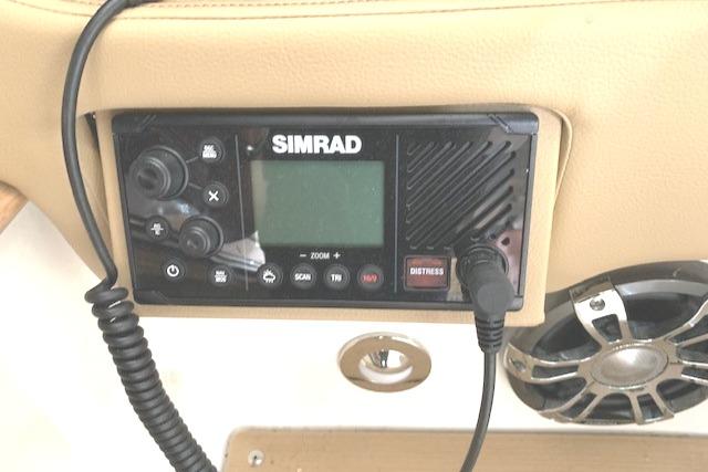 Simrad vhf marine radio