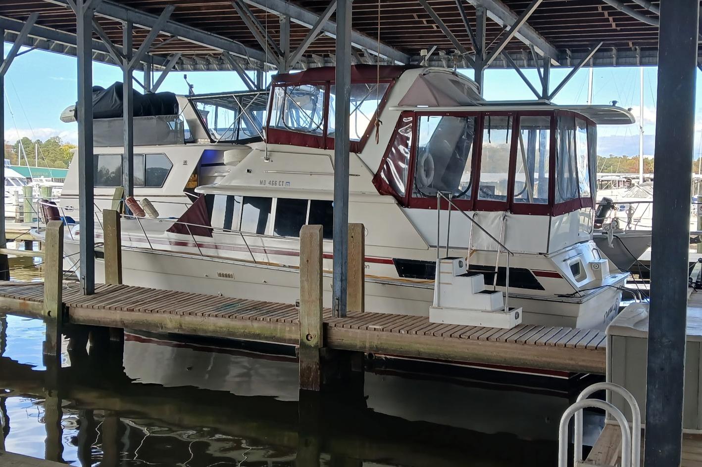 M 10498 EF Knot 10 Yacht Sales M 10498 EF Knot 10 Yacht Sales