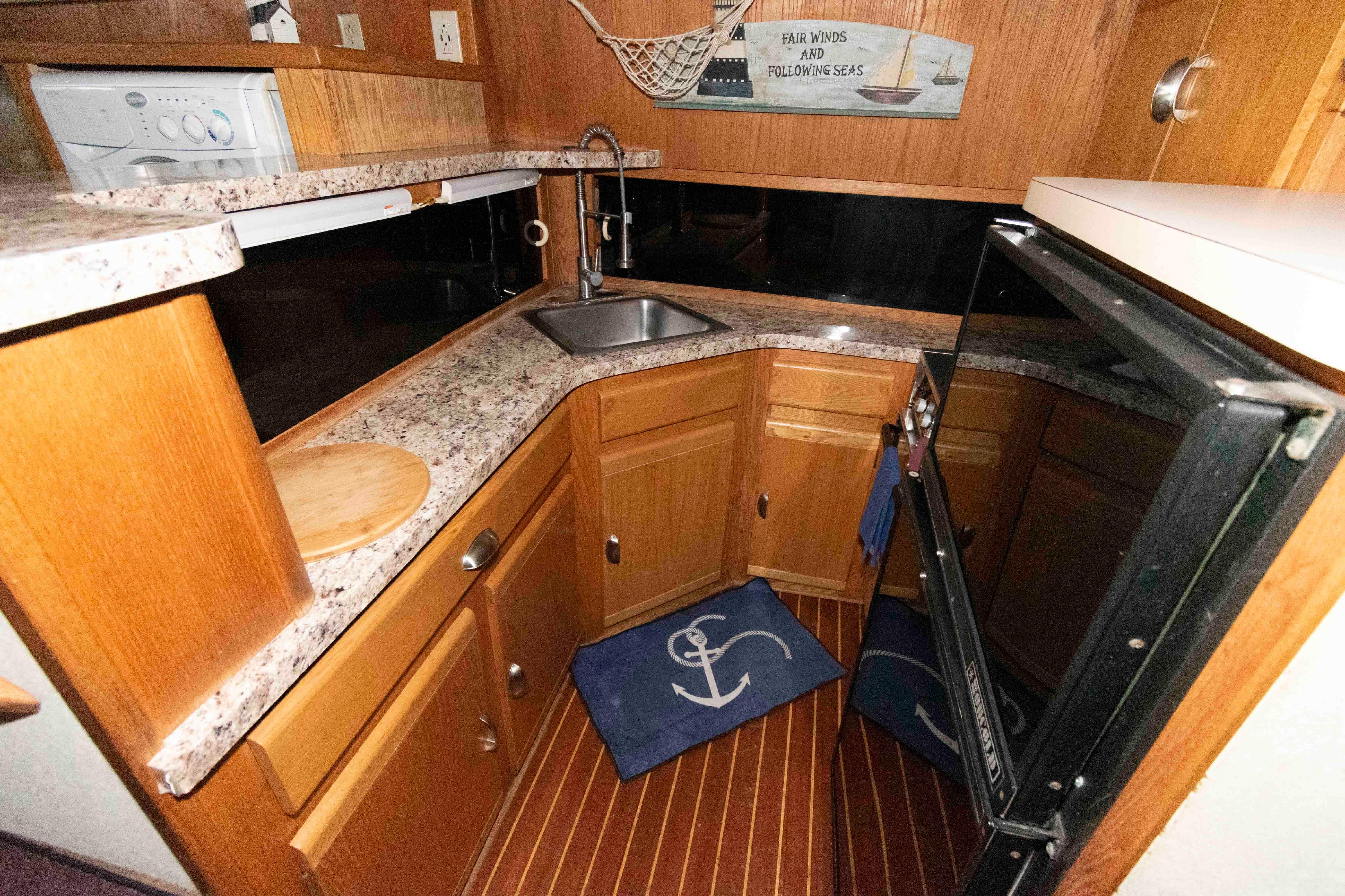 M 10498 EF Knot 10 Yacht Sales M 10498 EF Knot 10 Yacht Sales