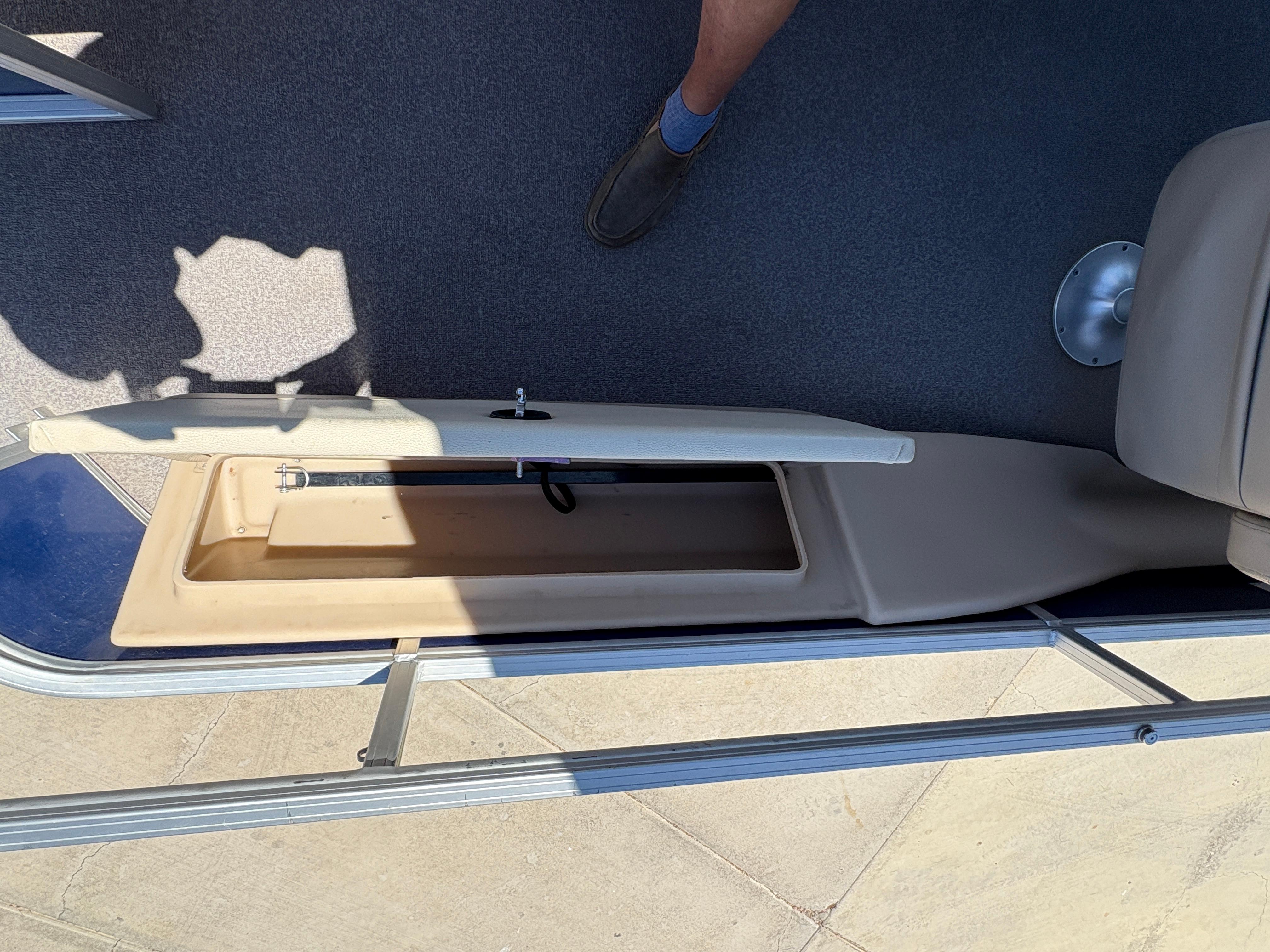 2016 Sun Tracker Fishin' Barge 24 DLX #TRW4541 inventory image at Sun Country Marine Group, Lake Havasu City, AZ 2016 Sun Tracker Fishin' Barge 24 DLX #TRW4541 inventory image at Sun Country Marine Group, Lake Havasu City, AZ