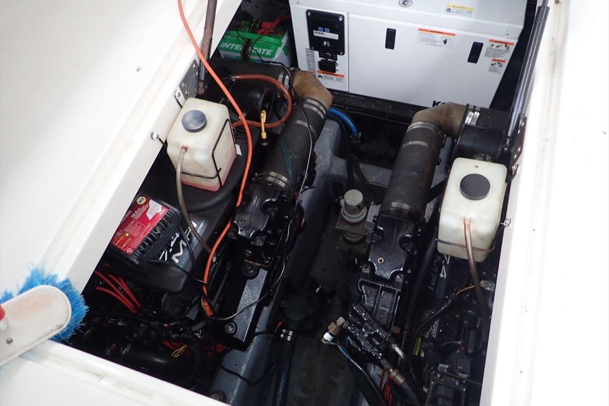 1998 Wellcraft 3600 Martinique 19