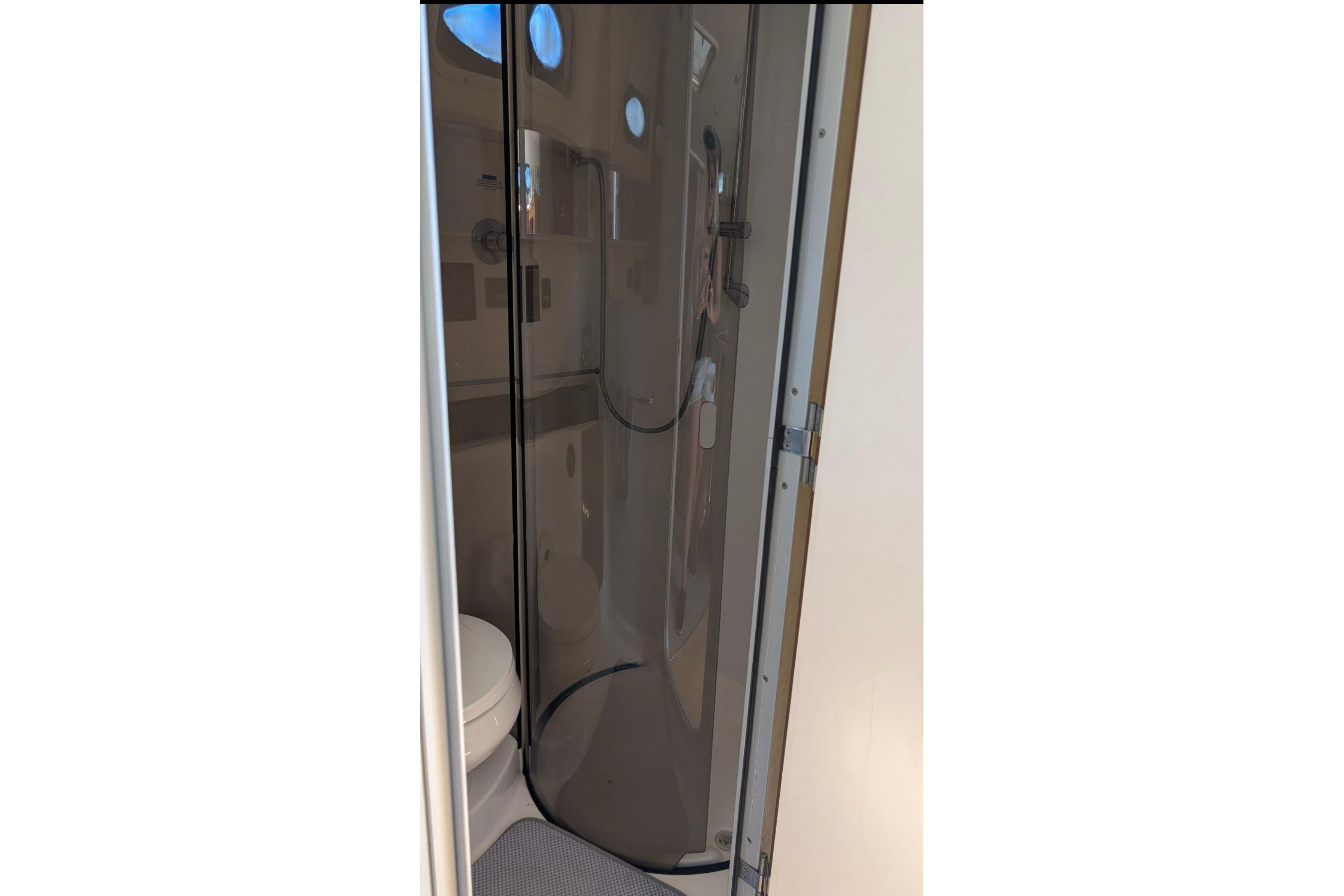 1998 Wellcraft 3600 Martinique 17