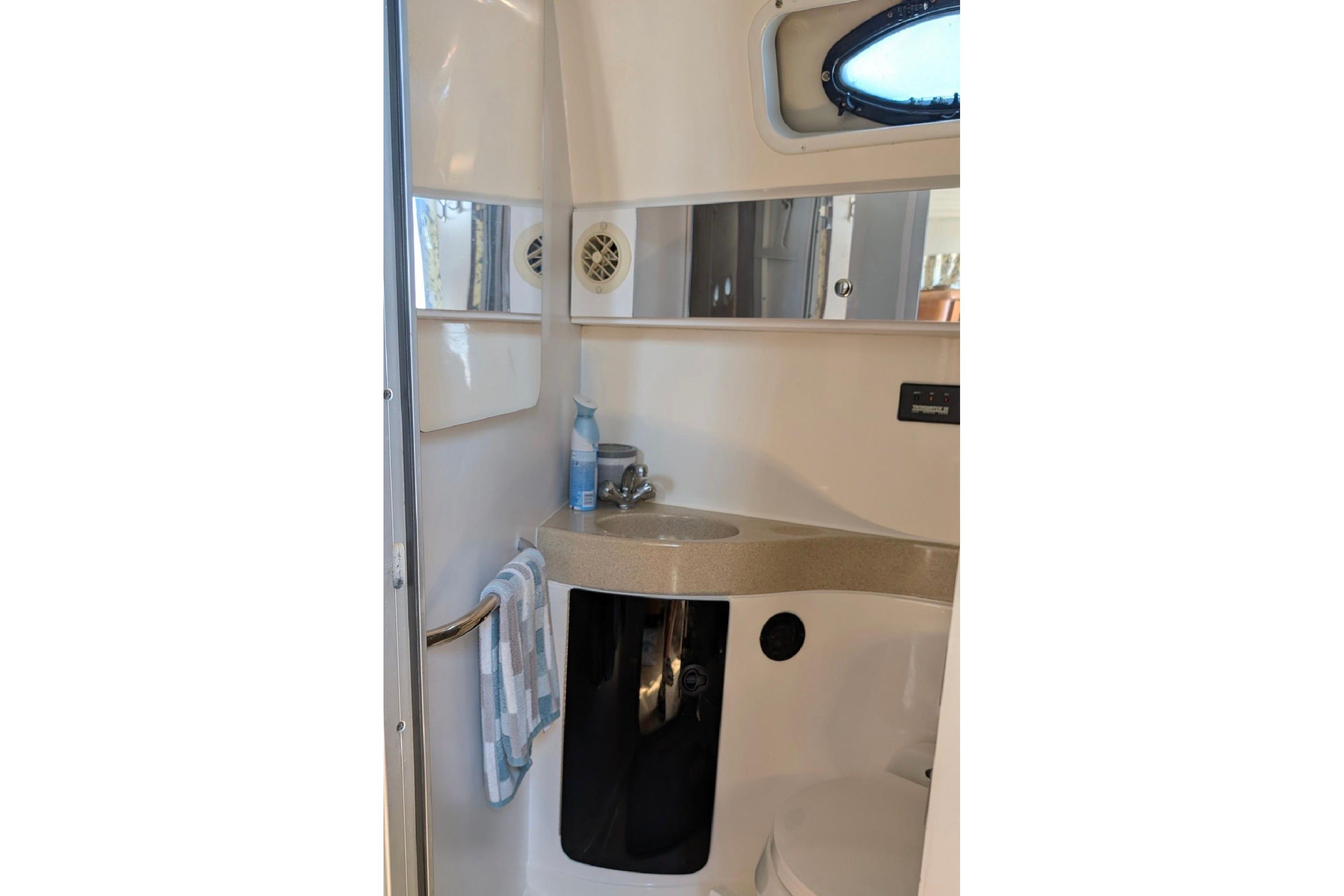 1998 Wellcraft 3600 Martinique 16