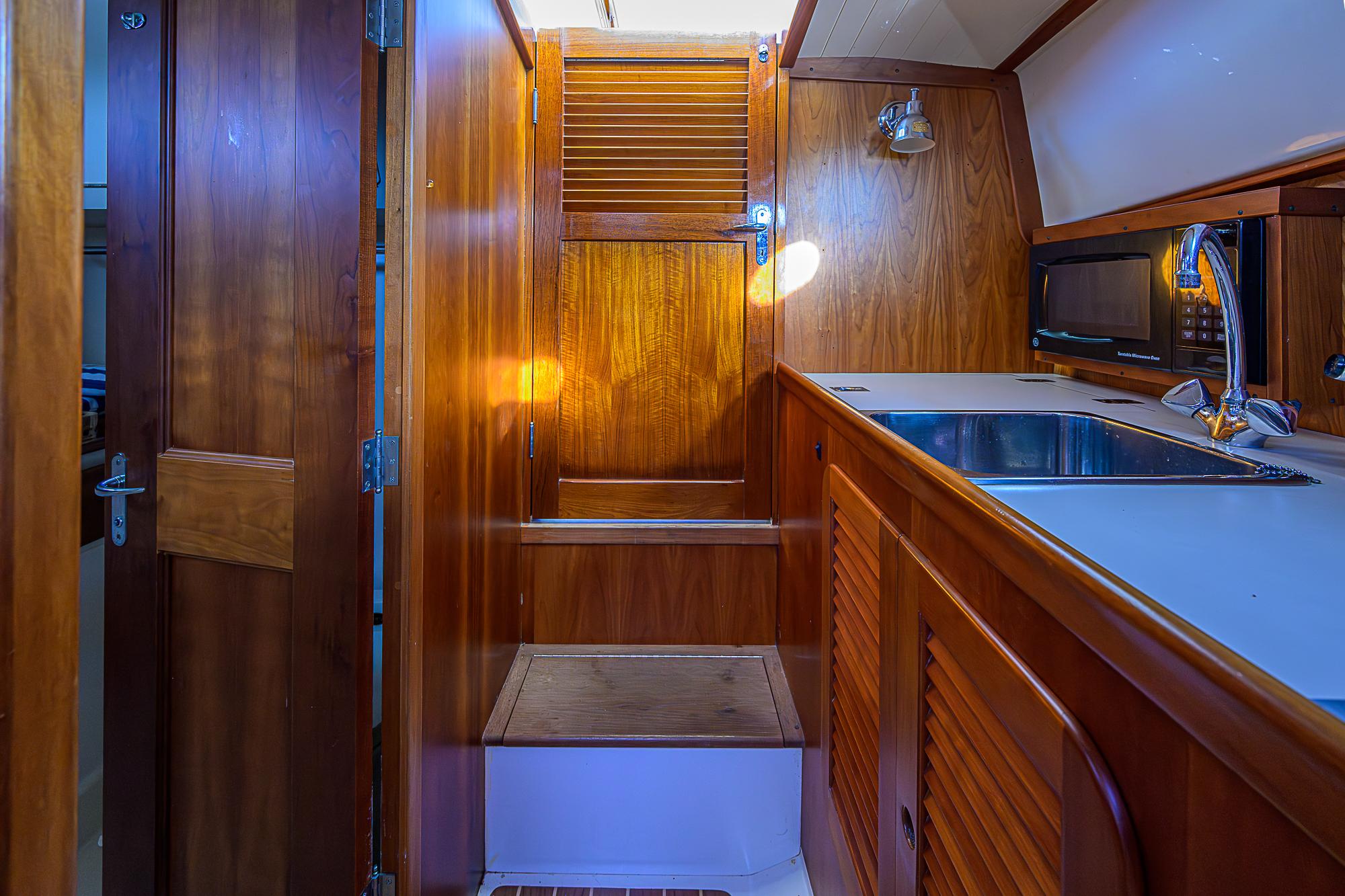 2000-hinckley-picnic-boat-classic-power-9651524-20250110113246088-1_XLARGE