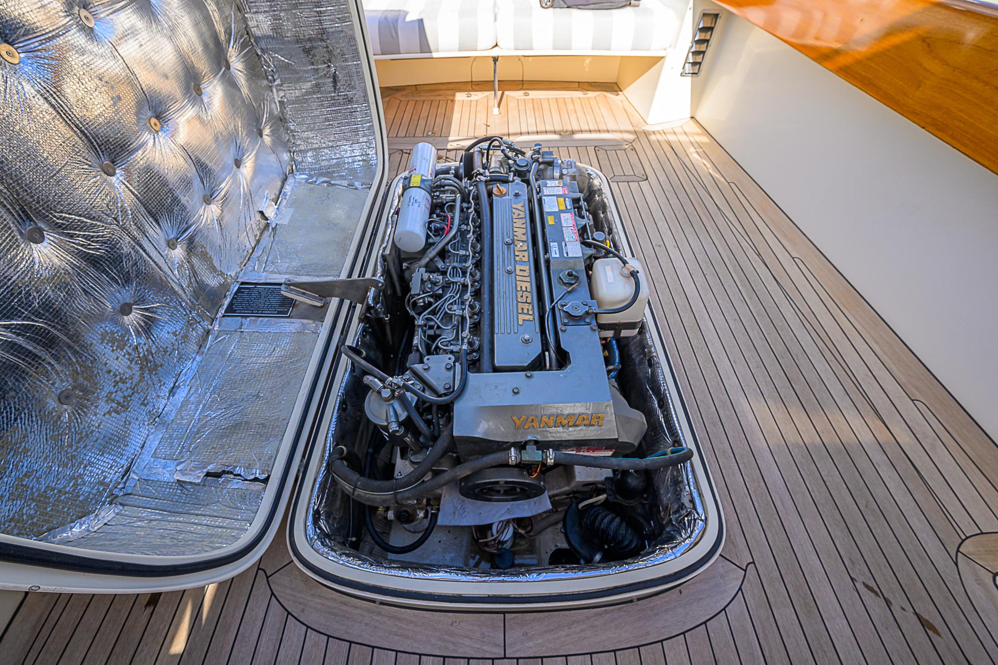 2000-hinckley-picnic-boat-classic-power-9651524-20250110113445154-1_XLARGE
