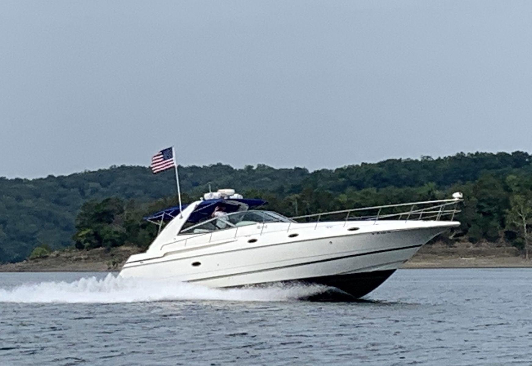2000-cruisers-yachts-4270-express-power-9791530-20250512175206798-1_XLARGE
