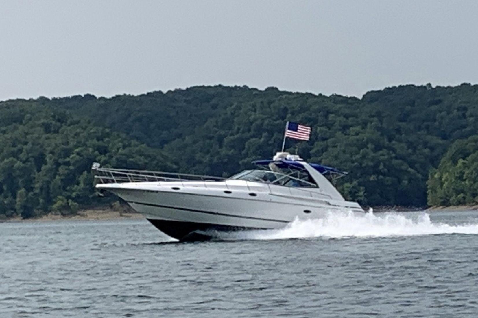 2000-cruisers-yachts-4270-express-power-9791530-20250512175207891-1_XLARGE