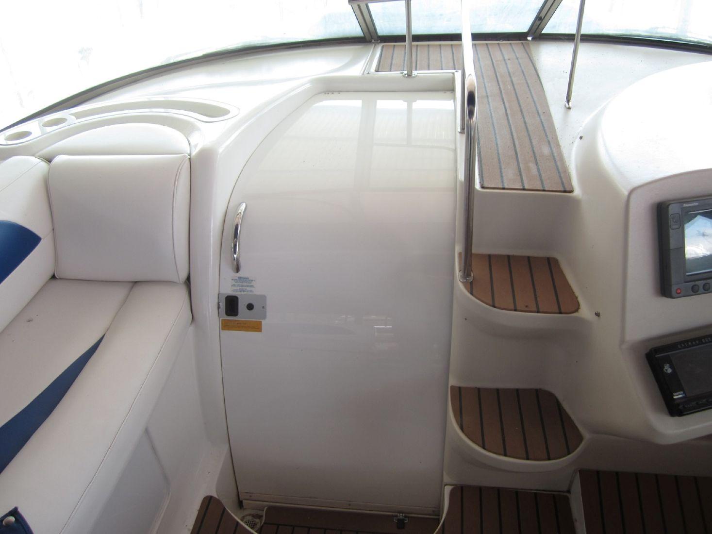 2000-cruisers-yachts-4270-express-power-9791530-20250512175221802-1_XLARGE
