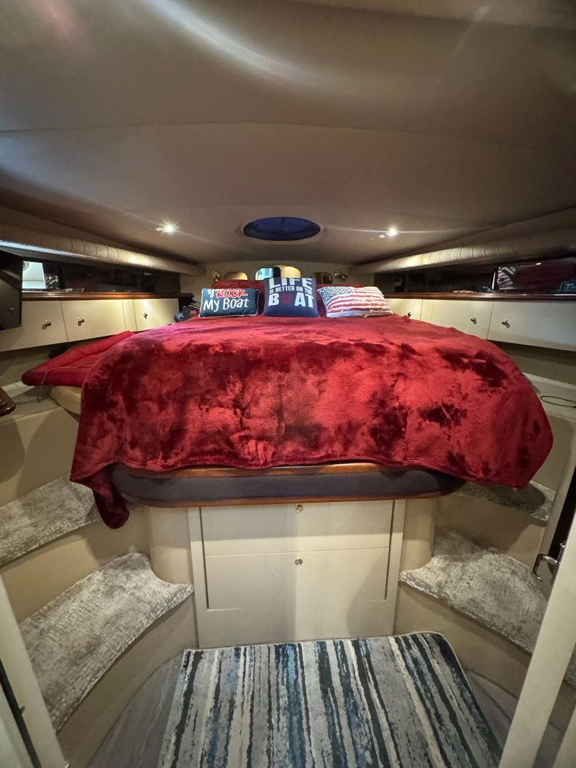 2000-cruisers-yachts-4270-express-power-9791530-20250512175224822-1_XLARGE