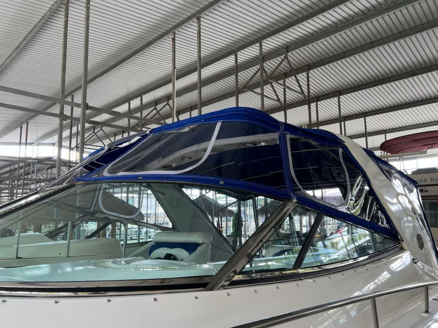 2000-cruisers-yachts-4270-express-power-9791530-20250512175243257-1_XLARGE