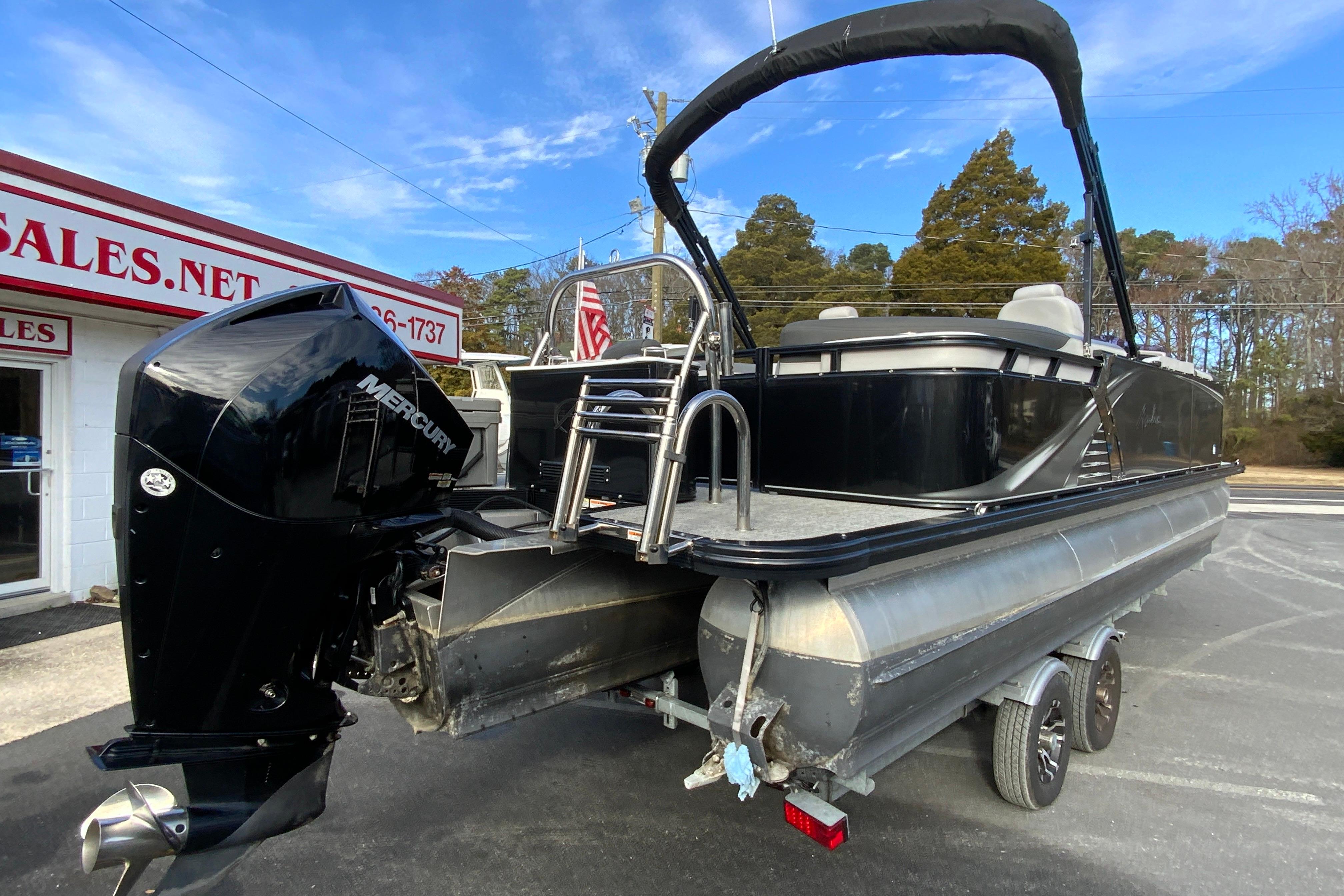 2021 Avalon LSZ Quad Lounger - 24'-10