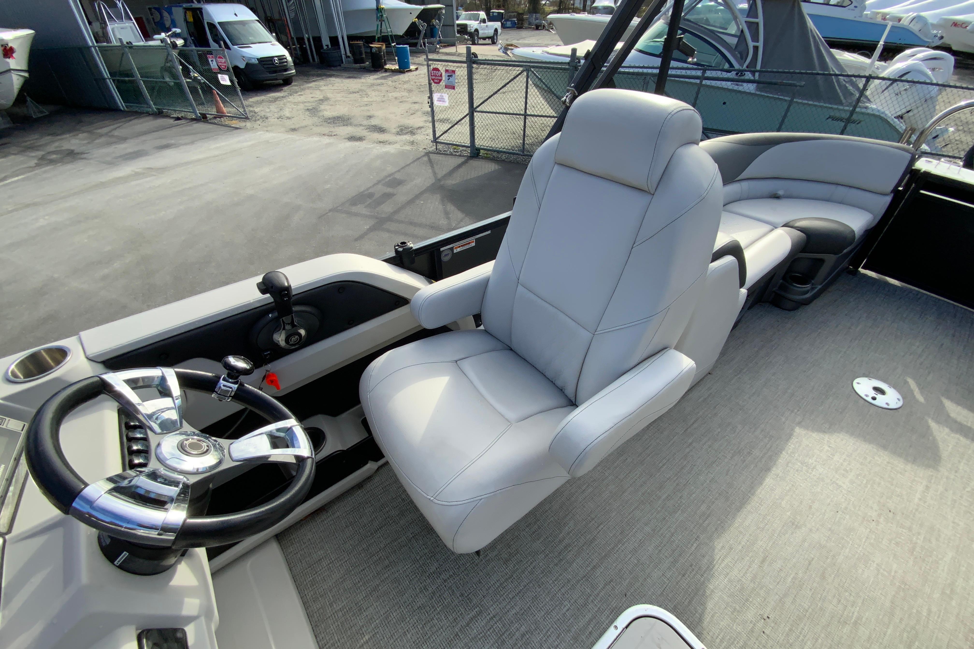 2021 Avalon LSZ Quad Lounger - 24'-20