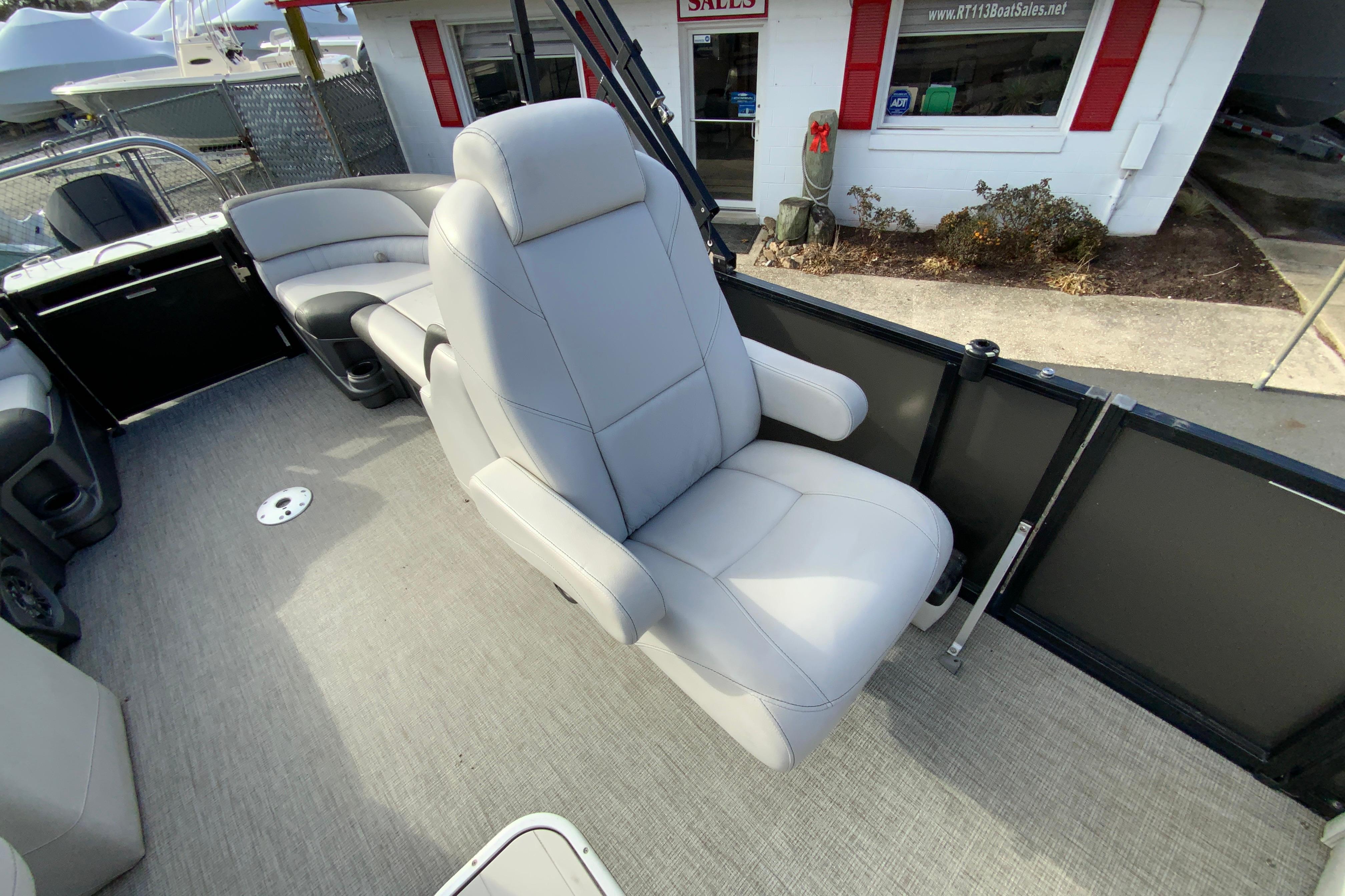 2021 Avalon LSZ Quad Lounger - 24'-21
