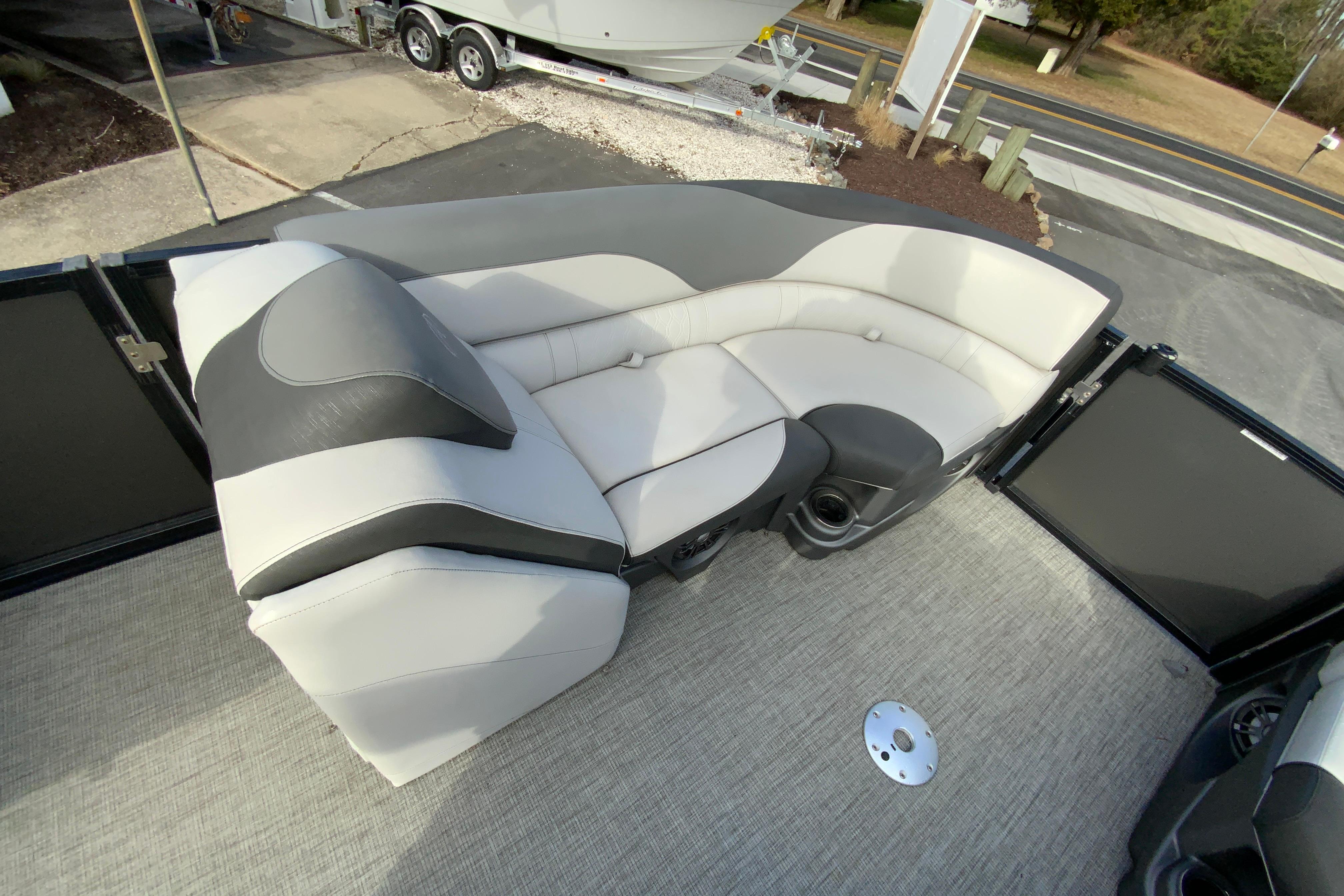 2021 Avalon LSZ Quad Lounger - 24'-22