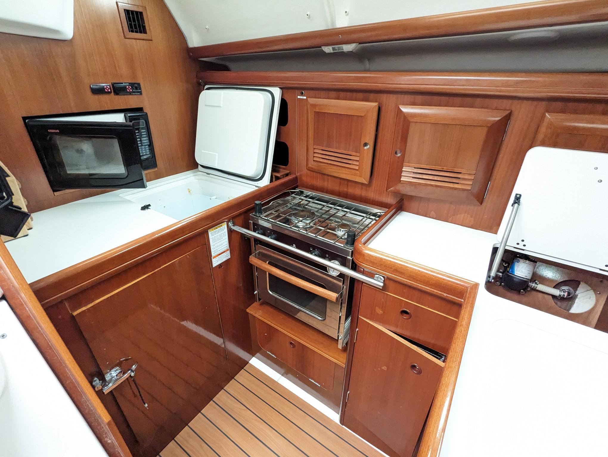 2005 Beneteau 393-5