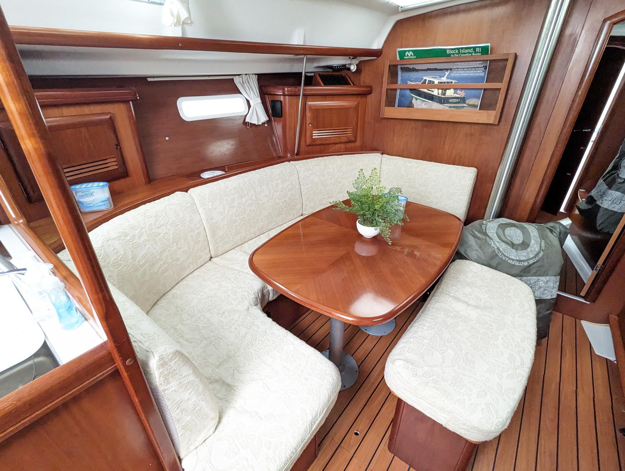 2005 Beneteau 393-6