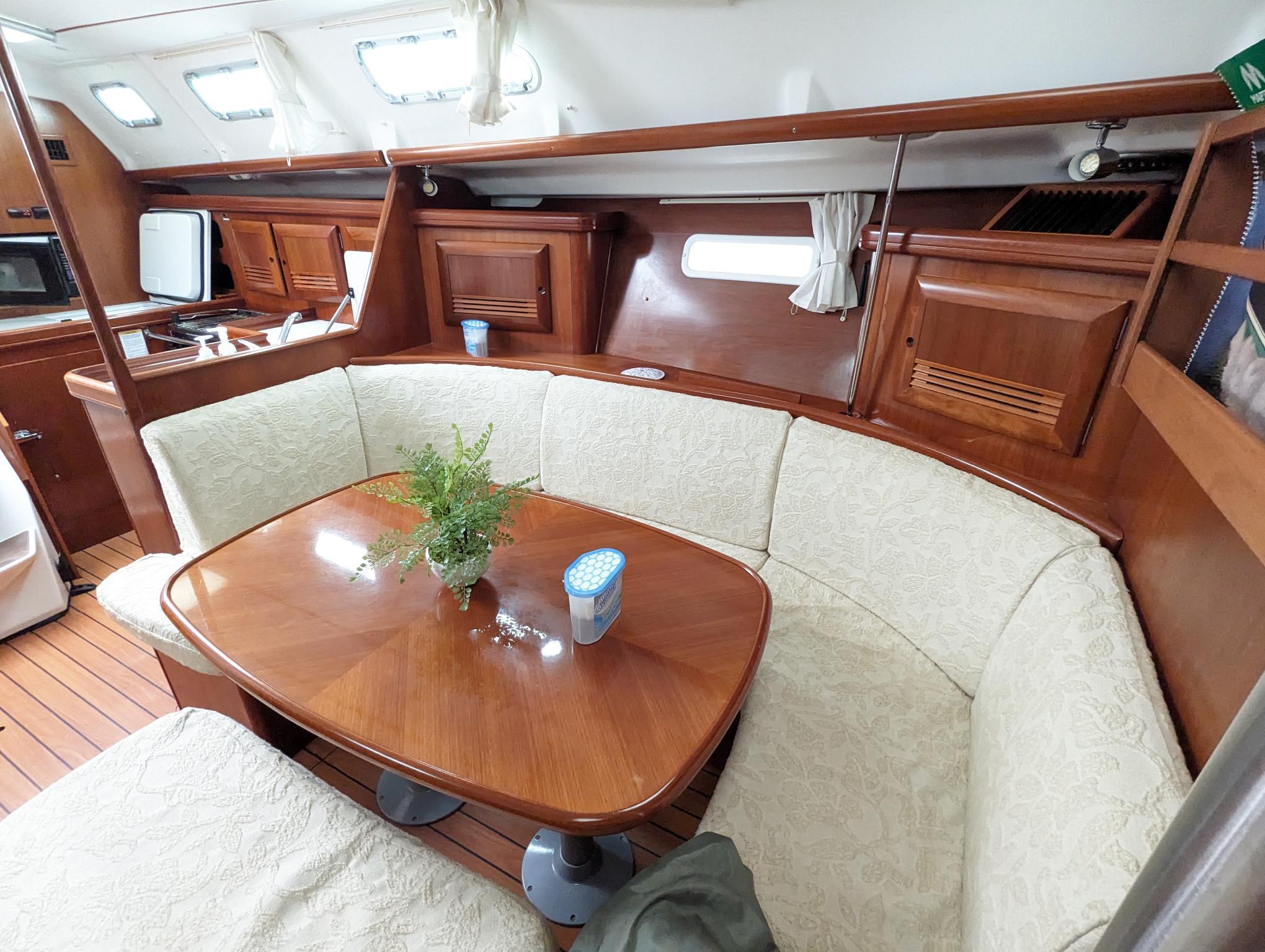 2005 Beneteau 393-9