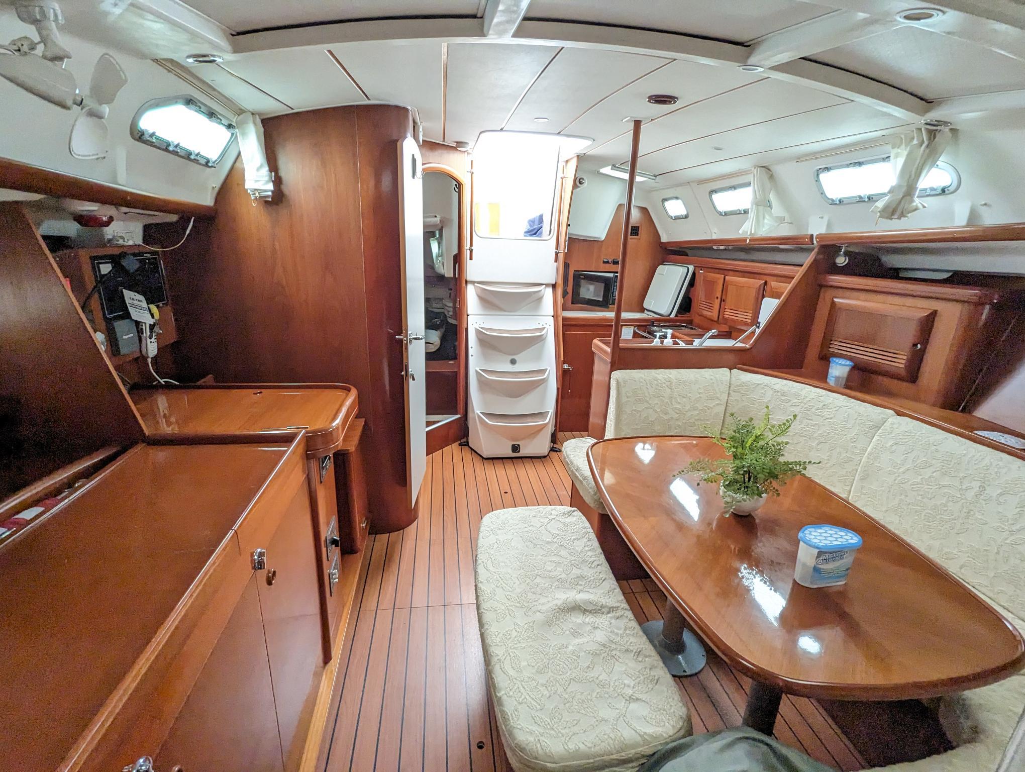 2005 Beneteau 393-10