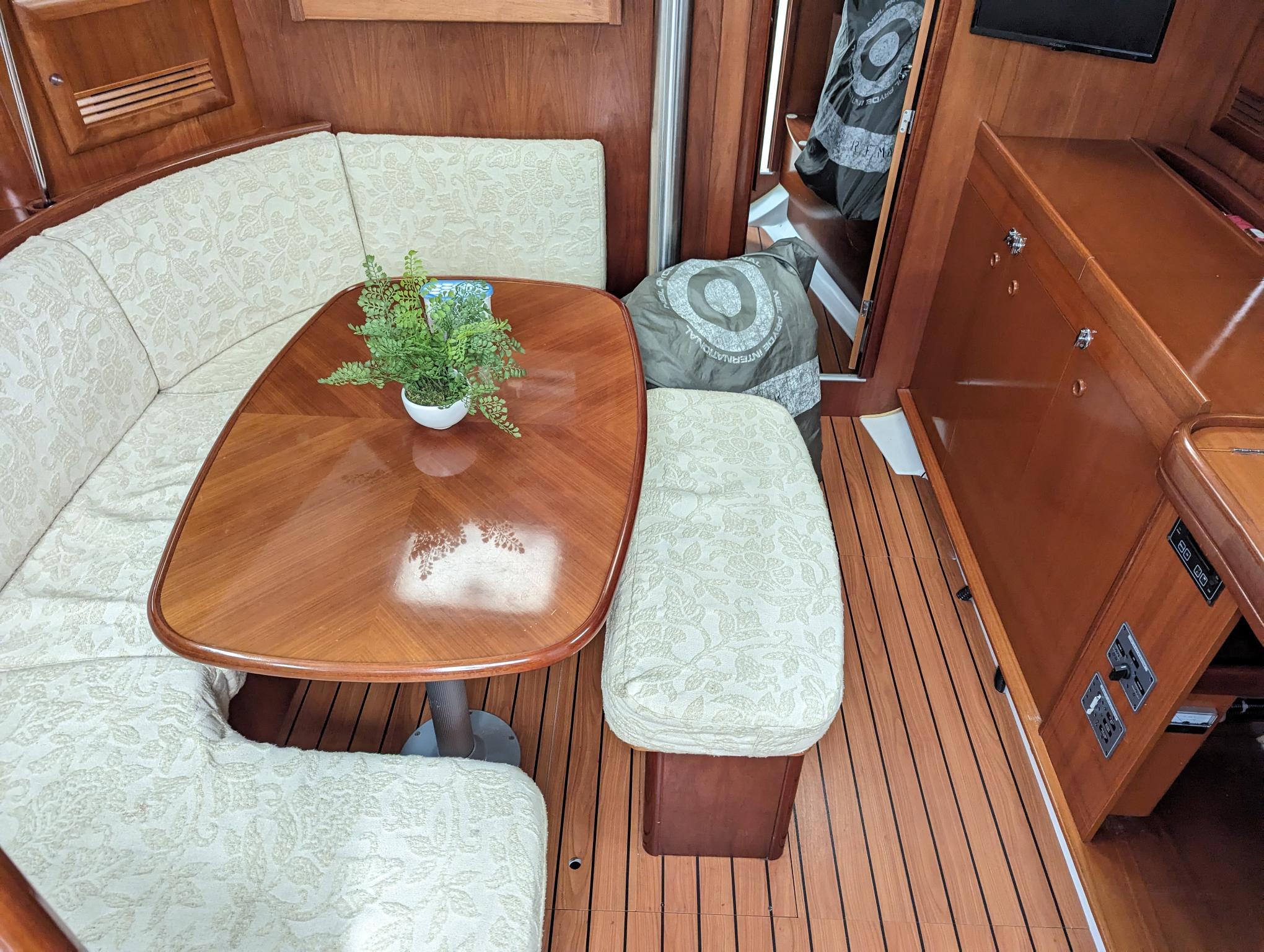 2005 Beneteau 393-15
