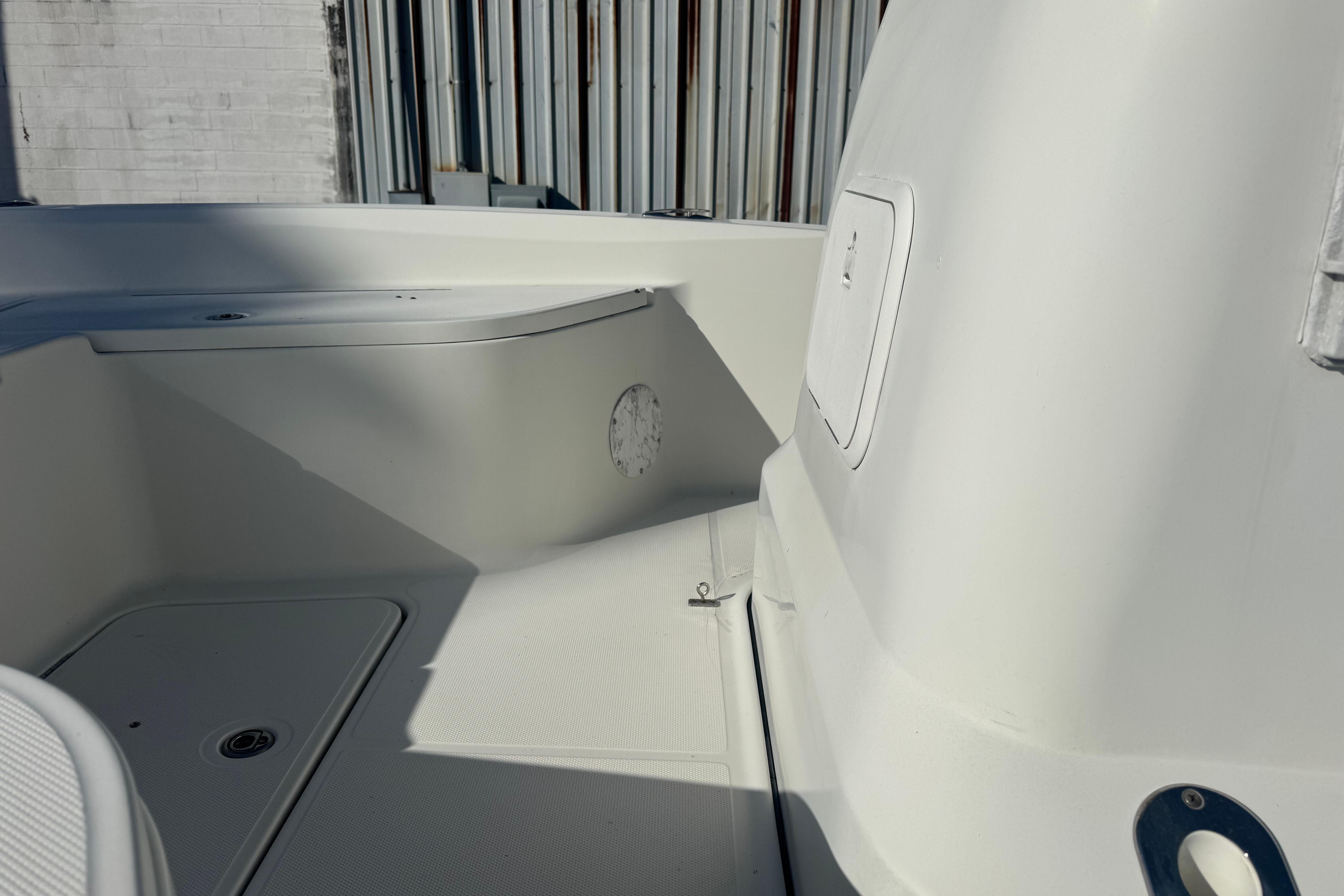 2008 Hydra-sports 2300 CC-5