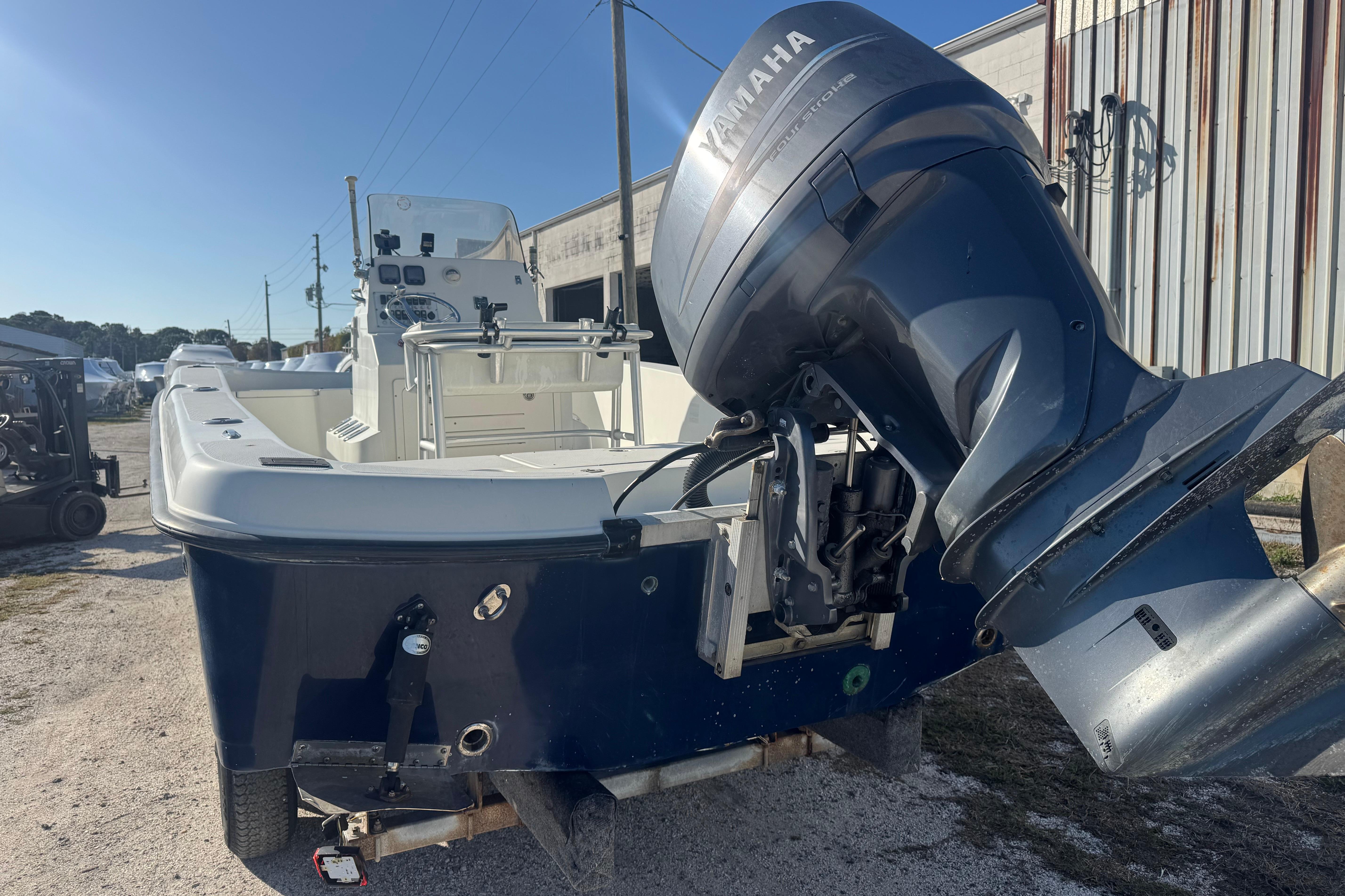 2008 Hydra-sports 2300 CC-11