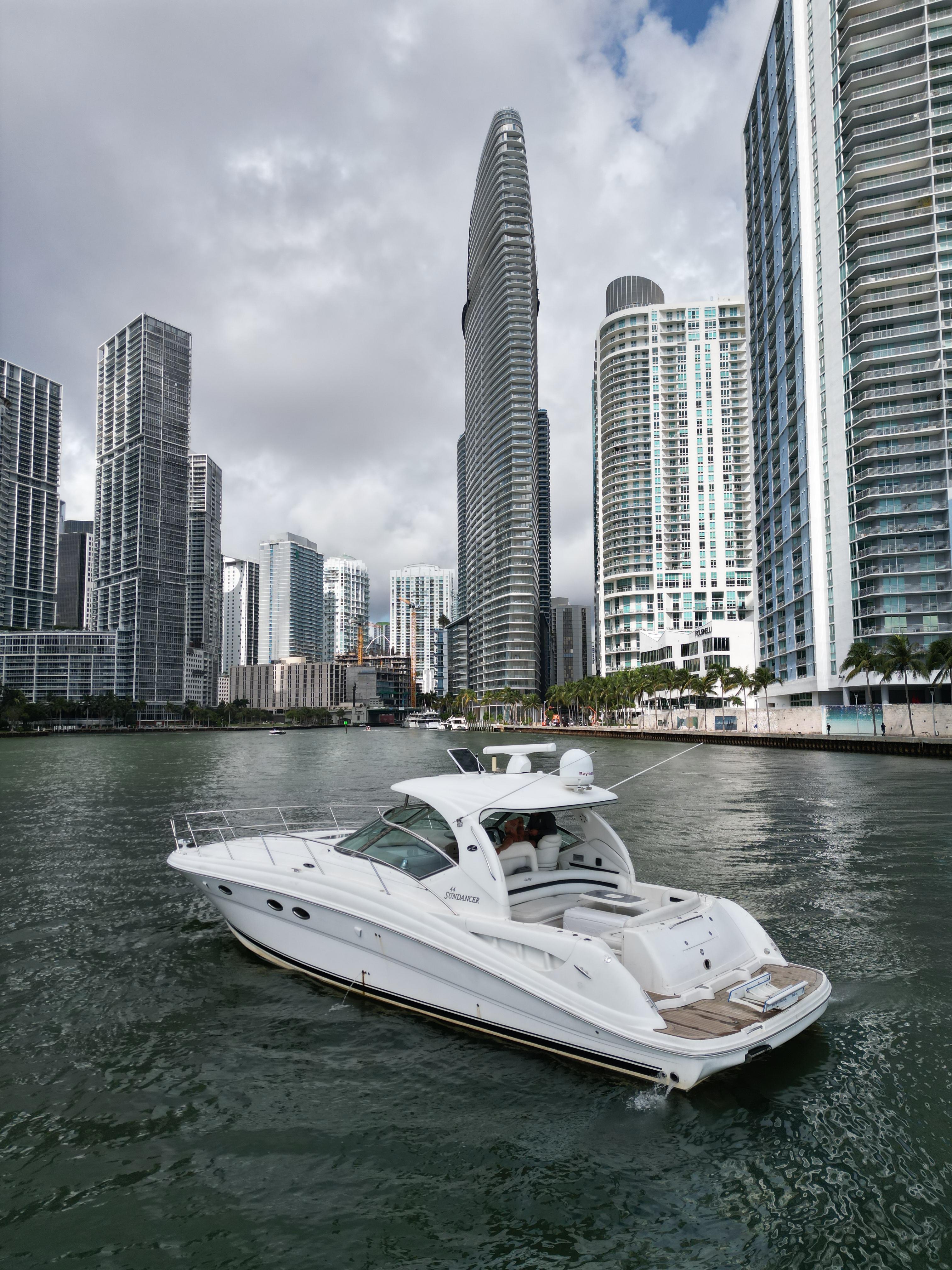 2005-sea-ray-44-sundancer-power-9791549-20250512184518448-1_XLARGE
