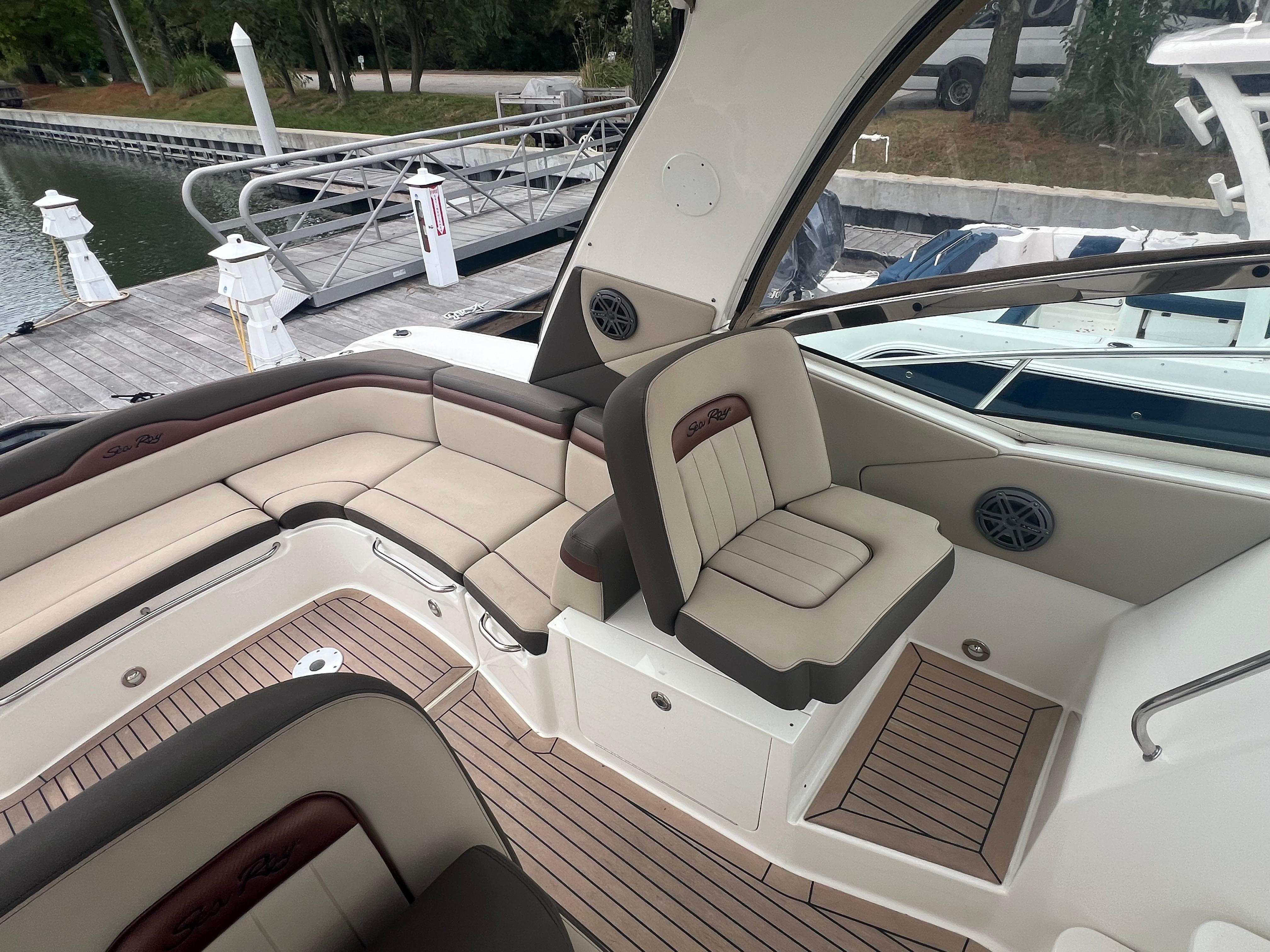 2016 Sea Ray 370 Sundancer