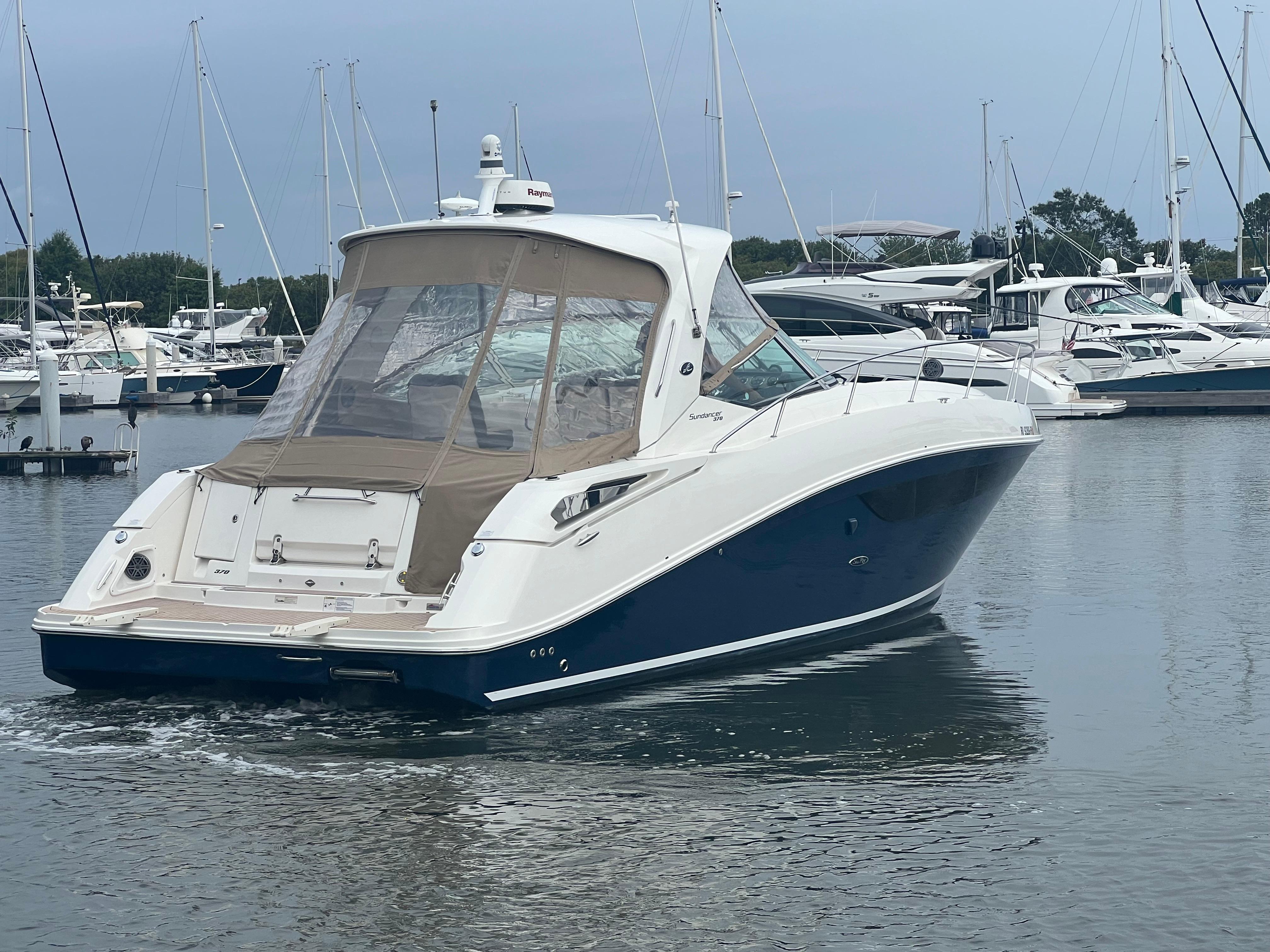 2016 Sea Ray 370 Sundancer