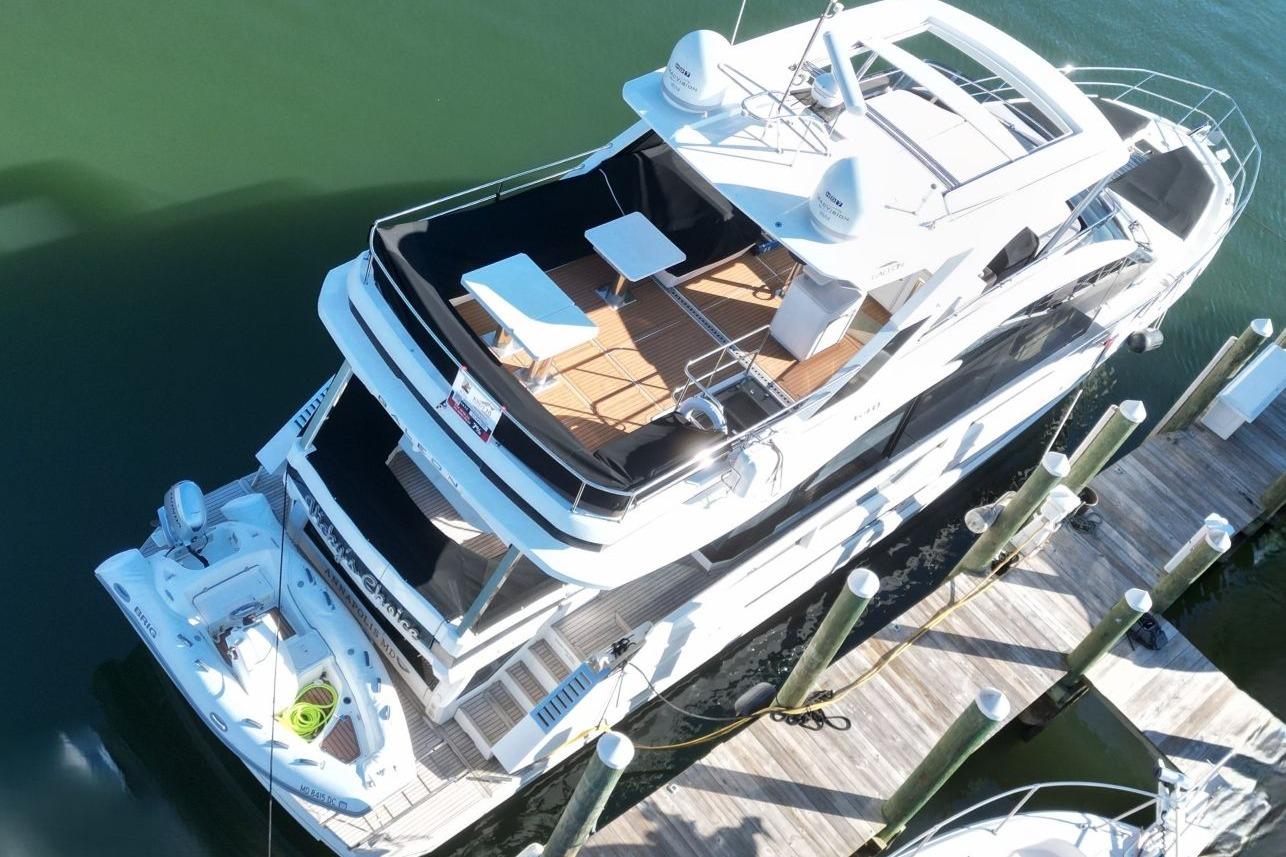 M 9204 CF Knot 10 Yacht Sales M 9204 CF Knot 10 Yacht Sales