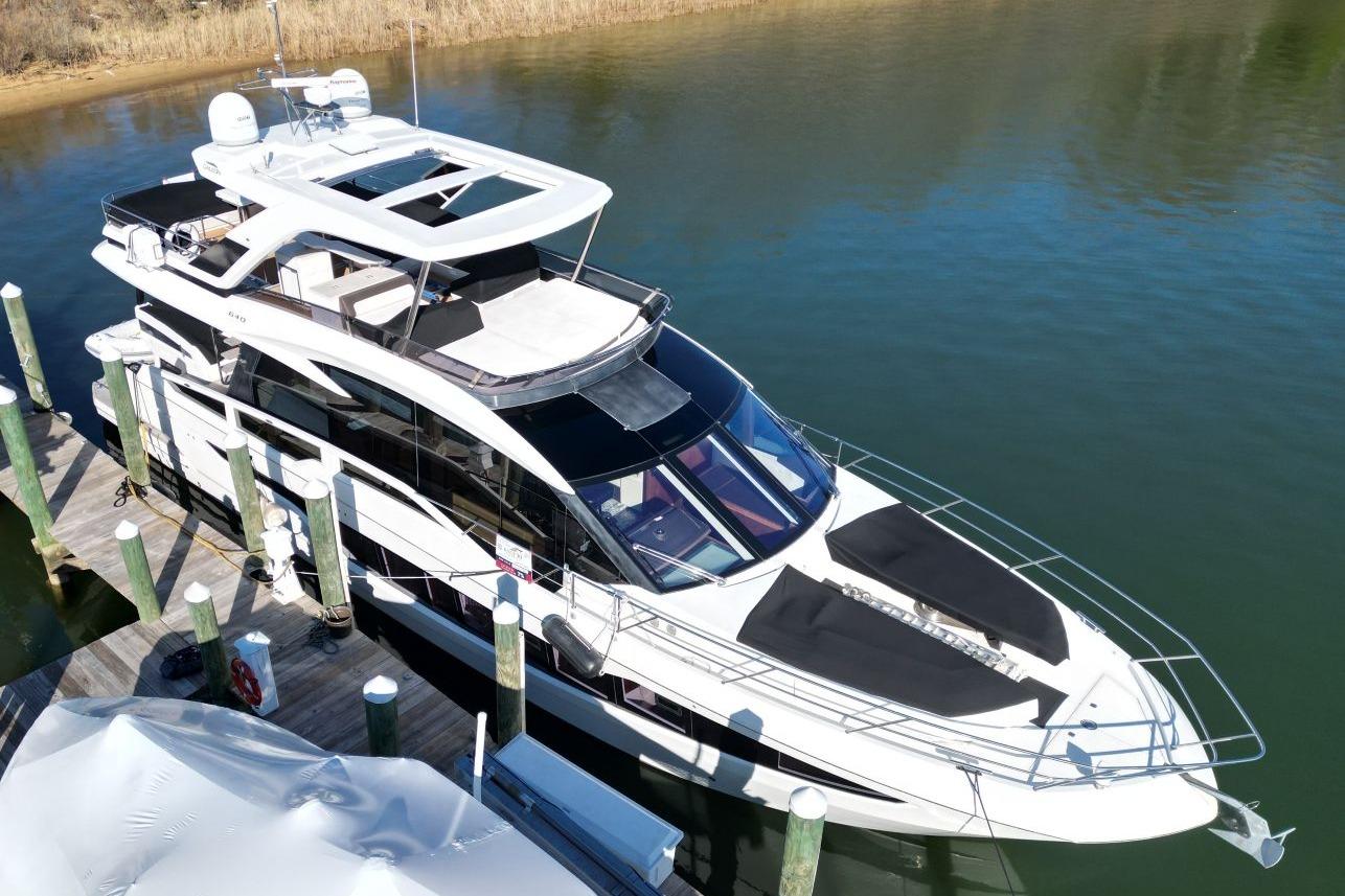 M 9204 CF Knot 10 Yacht Sales M 9204 CF Knot 10 Yacht Sales