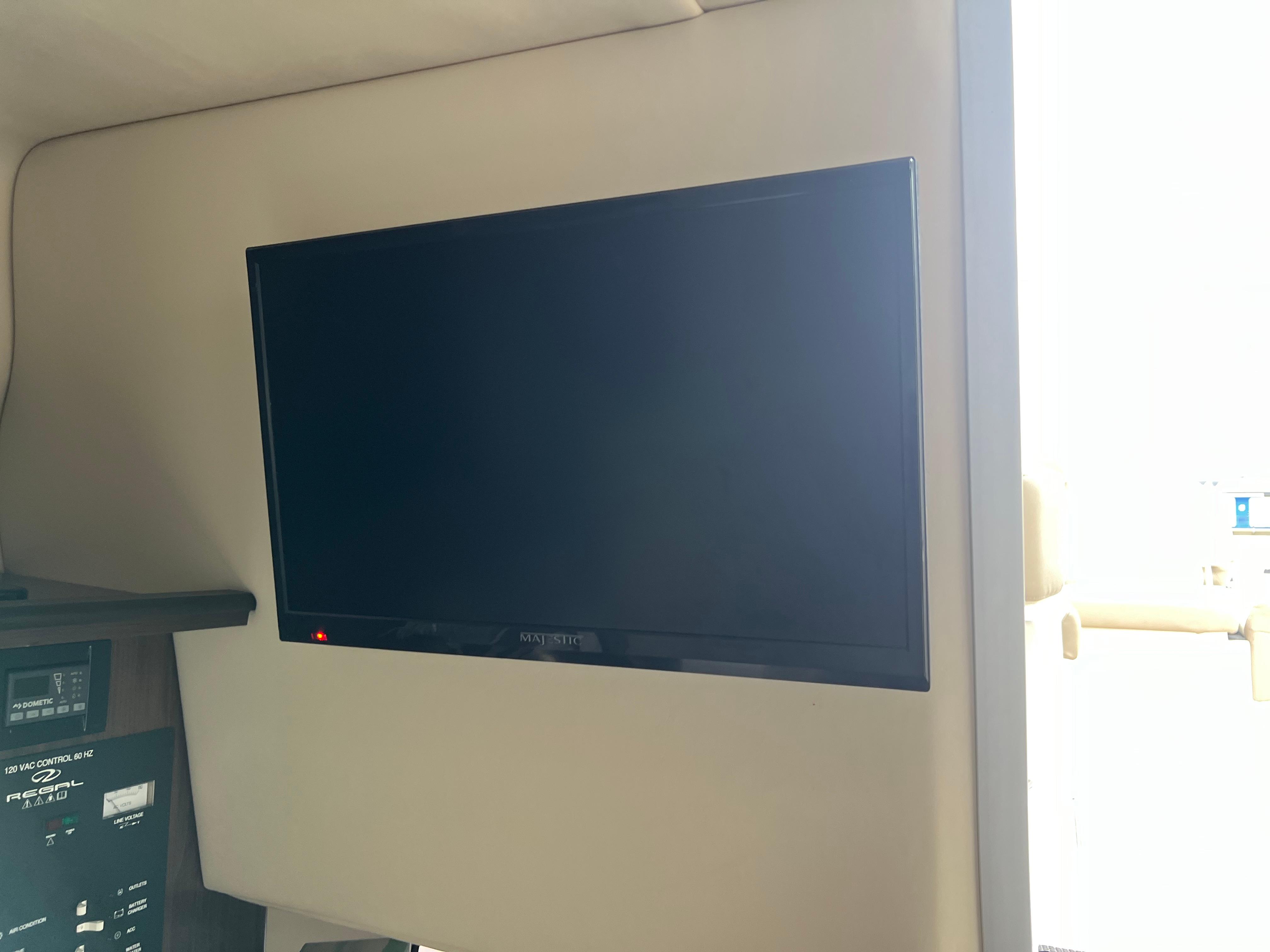 2018-regal-commodore-258-power-9801559-20250520132358061-1_XLARGE