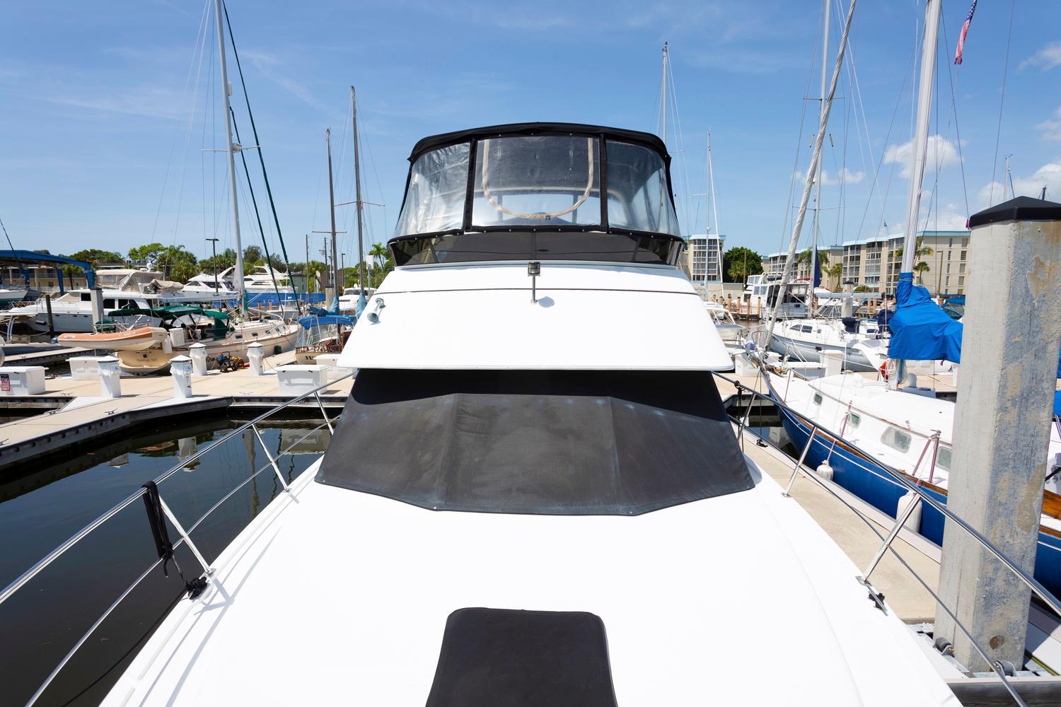 2000-carver-356-aft-cabin-motor-yacht-power-9781506-20250503232329682-1_XLARGE