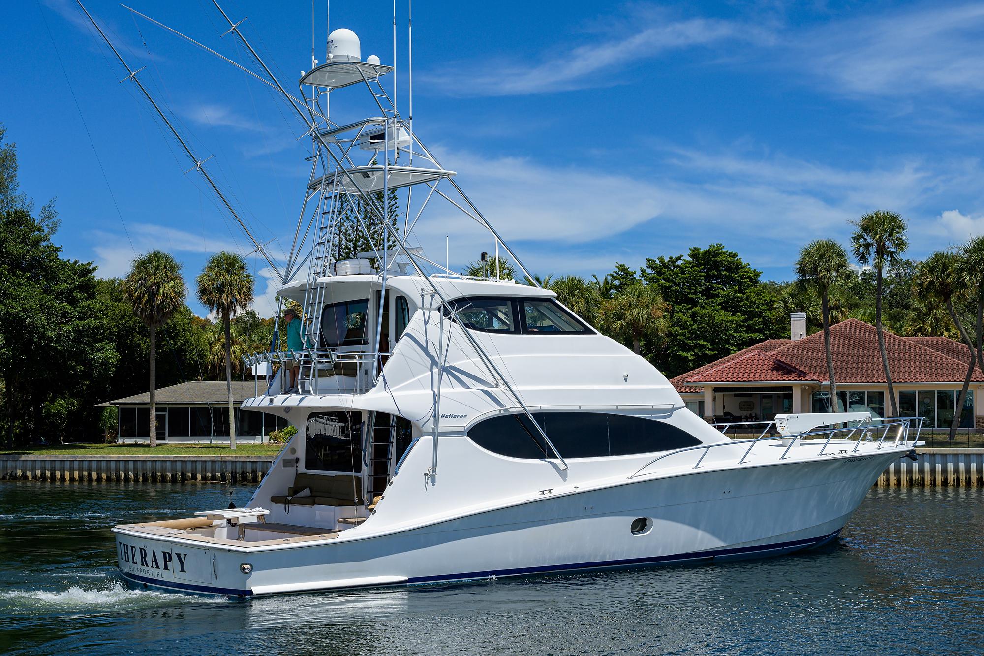 Hatteras 68 THERAPY - Starboard Aft Profile