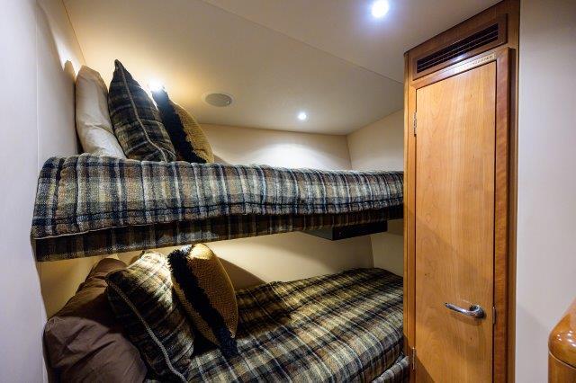 Hatteras 68 THERAPY - Port Guest Stateroom Bunks