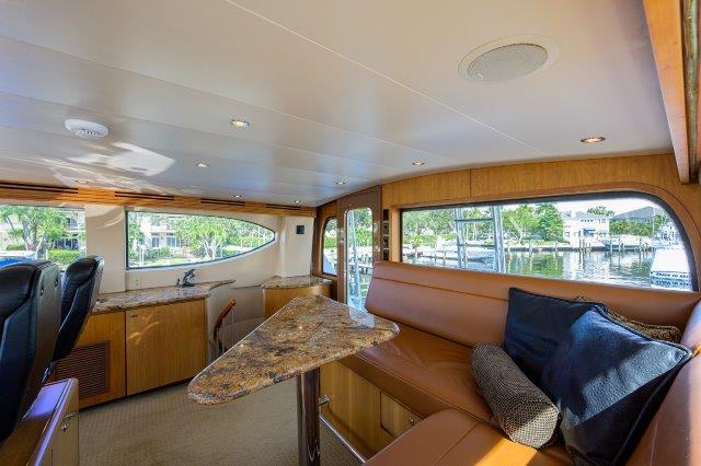Hatteras 68 THERAPY - Enclosed Flybridge Table & Seating