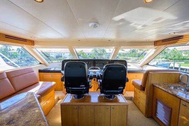 Hatteras 68 THERAPY - Enclosed Flybridge Helm Area