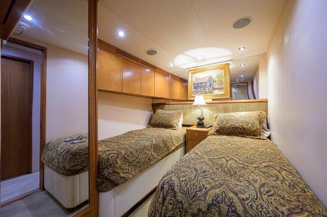 Hatteras 68 THERAPY - Starboard Guest Stateroom Side-By-Side