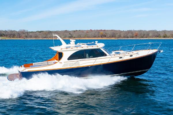 2017 Hinckley Talaria 43
