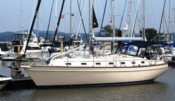 42' Island Packet, Listing Number 100917616, - Photo No. 2