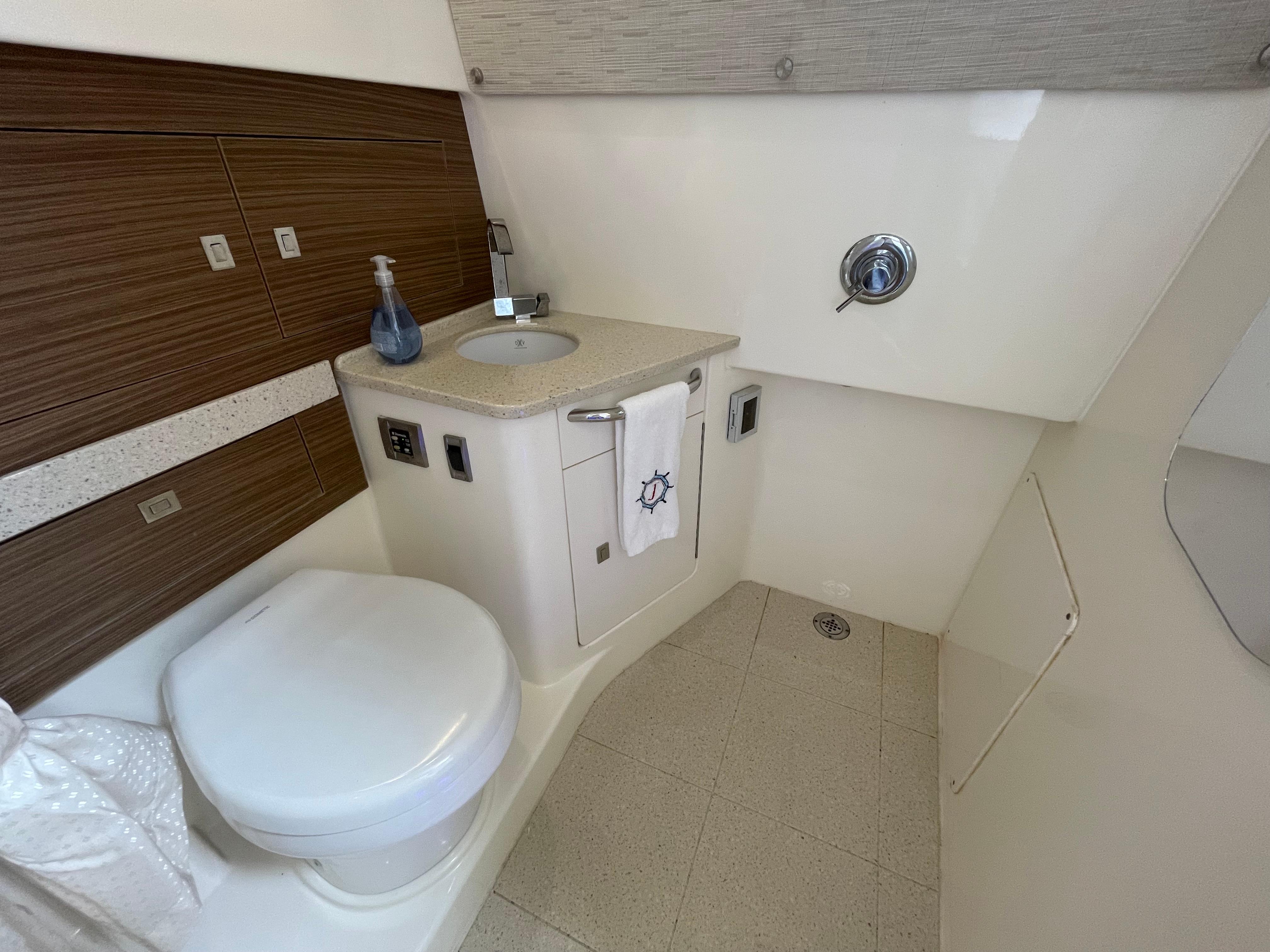 2017-boston-whaler-420-outrage-power-9771574-20250711103122669-1