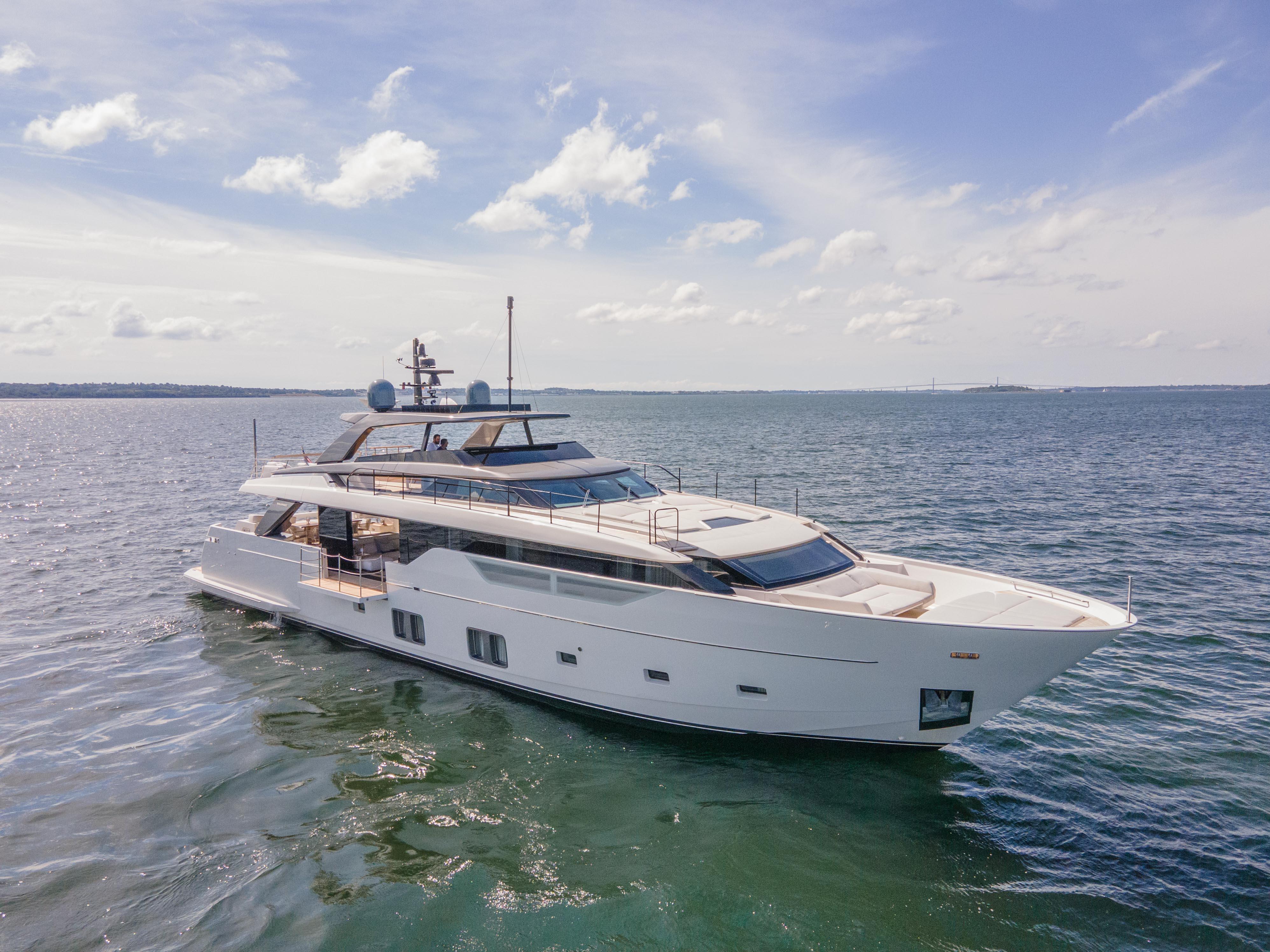 Sanlorenzo 106 QII - Front Profile